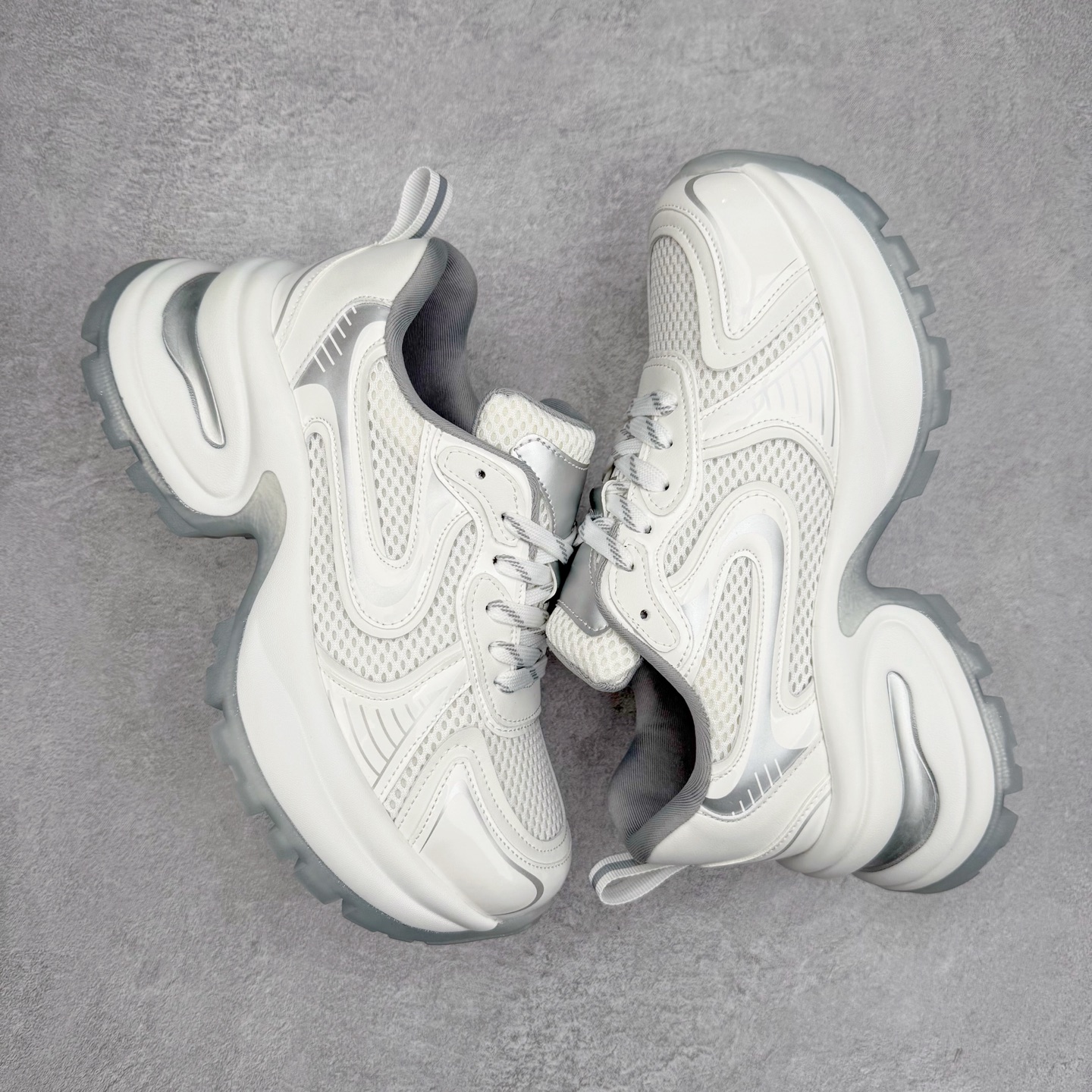 图片[3]-GG-CC 2025赵露思同款果冻底休闲运动厚底增高老爹鞋 广东大厂出品 原版正确大底 全新工艺升级 全套包装 配件齐全 区别市面所有版本 时髦look轻松定格 不费力展现率性氛围 高档银盒 3M反光酷帅机能风不规则设计+7cm增高厚底 大长腿既视感轻松拿捏 GGcc厚底增高简直就是小个子的快乐! 不管怎么搭都敲好看~ 尺码：35 36 37 38 39 40-选品中心