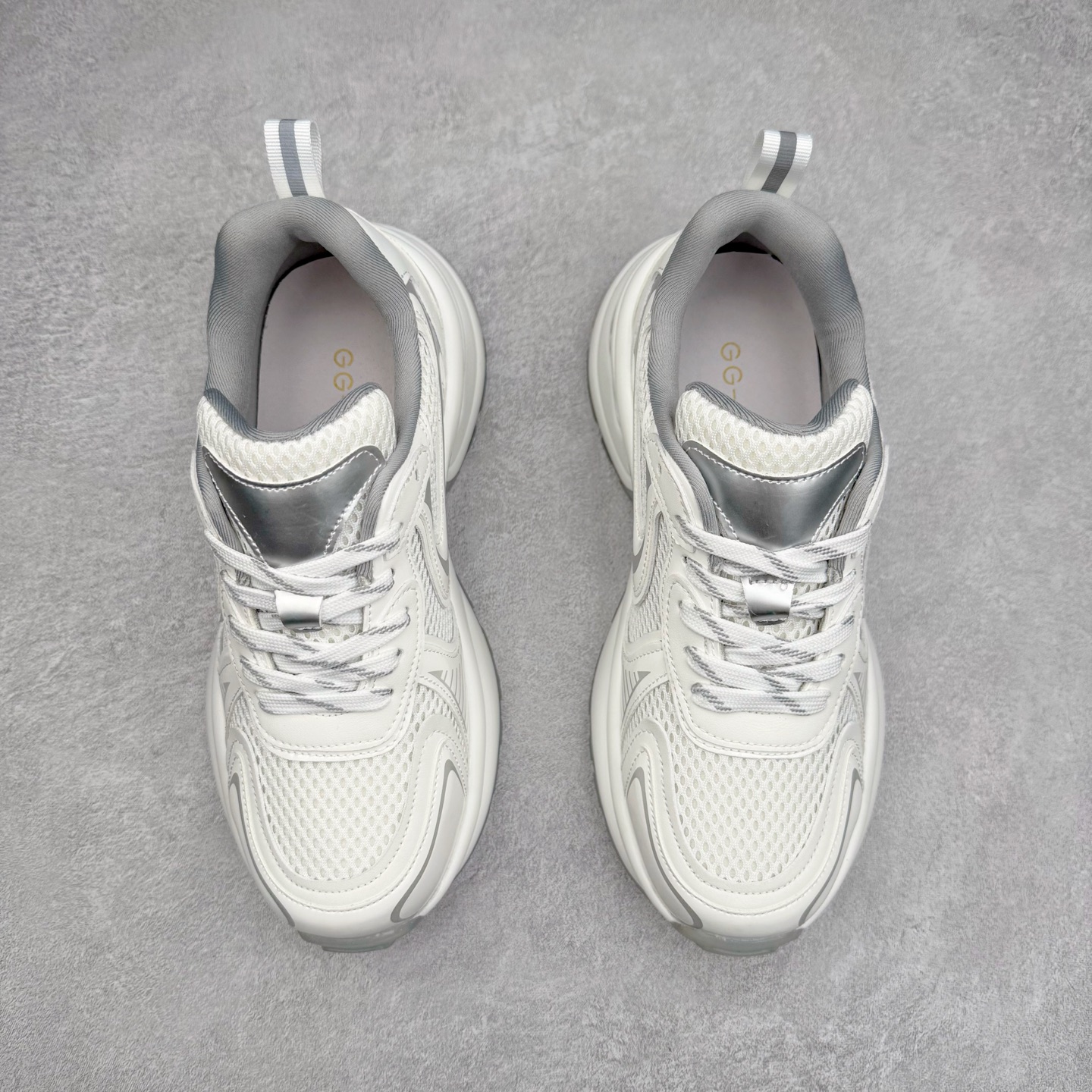 图片[2]-GG-CC 2025赵露思同款果冻底休闲运动厚底增高老爹鞋 广东大厂出品 原版正确大底 全新工艺升级 全套包装 配件齐全 区别市面所有版本 时髦look轻松定格 不费力展现率性氛围 高档银盒 3M反光酷帅机能风不规则设计+7cm增高厚底 大长腿既视感轻松拿捏 GGcc厚底增高简直就是小个子的快乐! 不管怎么搭都敲好看~ 尺码：35 36 37 38 39 40-选品中心