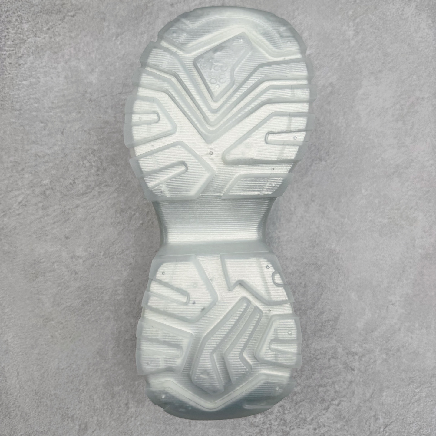 图片[9]-GG-CC 2025赵露思同款果冻底休闲运动厚底增高老爹鞋 广东大厂出品 原版正确大底 全新工艺升级 全套包装 配件齐全 区别市面所有版本 时髦look轻松定格 不费力展现率性氛围 高档银盒 3M反光酷帅机能风不规则设计+7cm增高厚底 大长腿既视感轻松拿捏 GGcc厚底增高简直就是小个子的快乐! 不管怎么搭都敲好看~ 尺码：35 36 37 38 39 40-选品中心