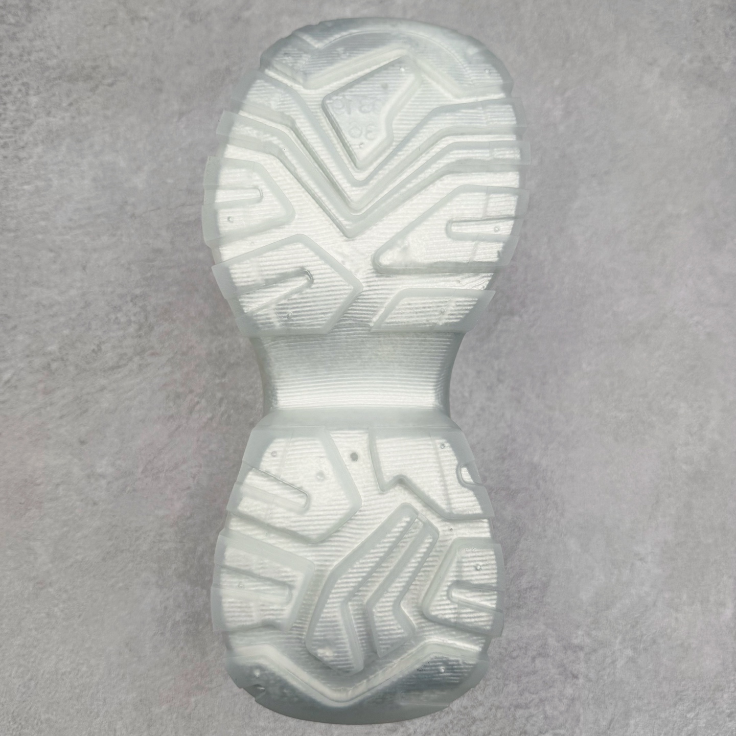 图片[9]-GG-CC 2025赵露思同款果冻底休闲运动厚底增高老爹鞋 广东大厂出品 原版正确大底 全新工艺升级 全套包装 配件齐全 区别市面所有版本 时髦look轻松定格 不费力展现率性氛围 高档银盒 3M反光酷帅机能风不规则设计+7cm增高厚底 大长腿既视感轻松拿捏 GGcc厚底增高简直就是小个子的快乐! 不管怎么搭都敲好看~ 尺码：35 36 37 38 39 40-选品中心