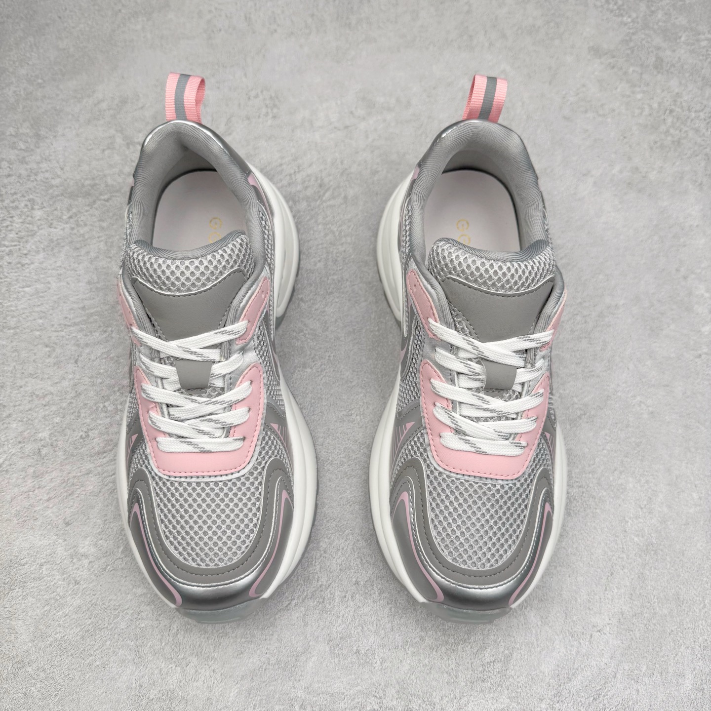 图片[2]-GG-CC 2025赵露思同款果冻底休闲运动厚底增高老爹鞋 广东大厂出品 原版正确大底 全新工艺升级 全套包装 配件齐全 区别市面所有版本 时髦look轻松定格 不费力展现率性氛围 高档银盒 3M反光酷帅机能风不规则设计+7cm增高厚底 大长腿既视感轻松拿捏 GGcc厚底增高简直就是小个子的快乐! 不管怎么搭都敲好看~ 尺码：35 36 37 38 39 40-选品中心