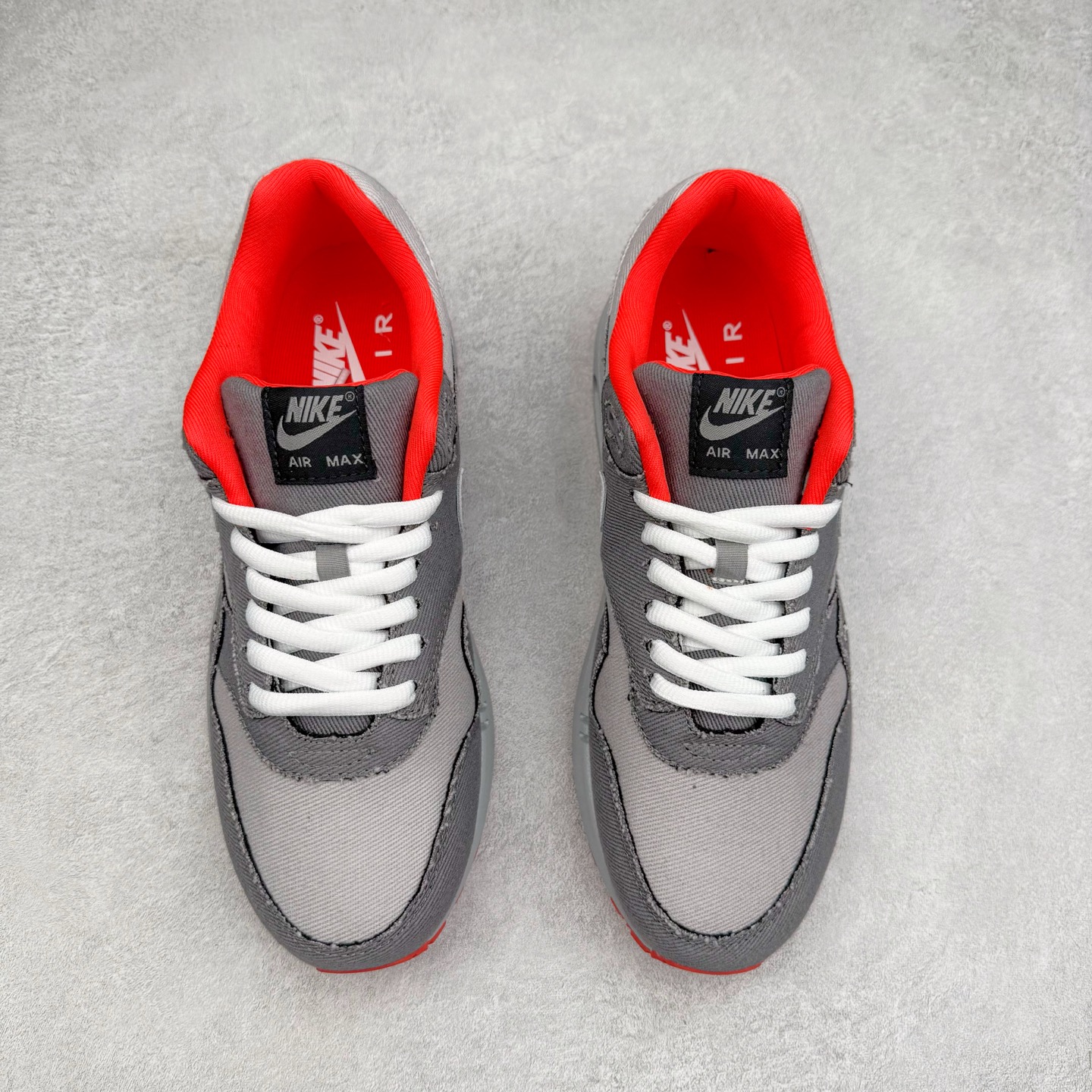 图片[2]-＃超级福利 NK Air Max 1 初代复古气垫慢跑鞋 BV1977-011 由Tinker Hatfeld和Mark Parker在1987年设计 灵感来自于巴黎蓬皮杜中心 在参观了蓬皮杜中心之后提出了Air Max的标志性开窗可视气垫的理念 并将其实际开发成功 是NK史上第一双可视气垫跑鞋 凭借着Air Max气垫带来的舒适脚感和鞋面面料上的不断精进才使得Air Max 1在现如今都是复古慢跑鞋的首选 深厚的历史渊源 独特的流线形设计 极为复古的外观使得它深受鞋迷的喜爱 尺码：36 36.5 37.5 38 38.5 39 40 40.5 41 42 42.5 43 44 44.5 45 46 47.5-选品中心