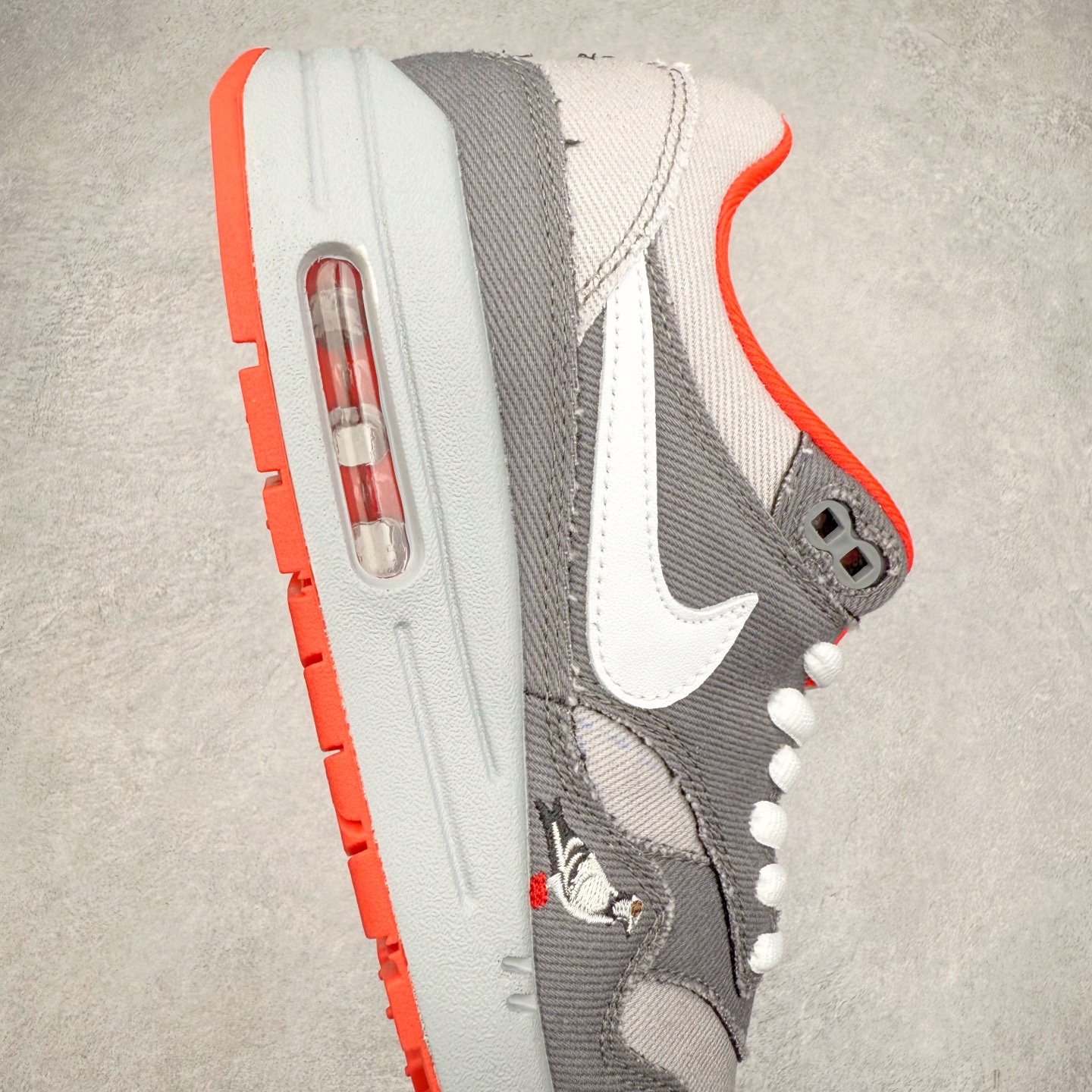 图片[6]-＃超级福利 NK Air Max 1 初代复古气垫慢跑鞋 BV1977-011 由Tinker Hatfeld和Mark Parker在1987年设计 灵感来自于巴黎蓬皮杜中心 在参观了蓬皮杜中心之后提出了Air Max的标志性开窗可视气垫的理念 并将其实际开发成功 是NK史上第一双可视气垫跑鞋 凭借着Air Max气垫带来的舒适脚感和鞋面面料上的不断精进才使得Air Max 1在现如今都是复古慢跑鞋的首选 深厚的历史渊源 独特的流线形设计 极为复古的外观使得它深受鞋迷的喜爱 尺码：36 36.5 37.5 38 38.5 39 40 40.5 41 42 42.5 43 44 44.5 45 46 47.5-选品中心