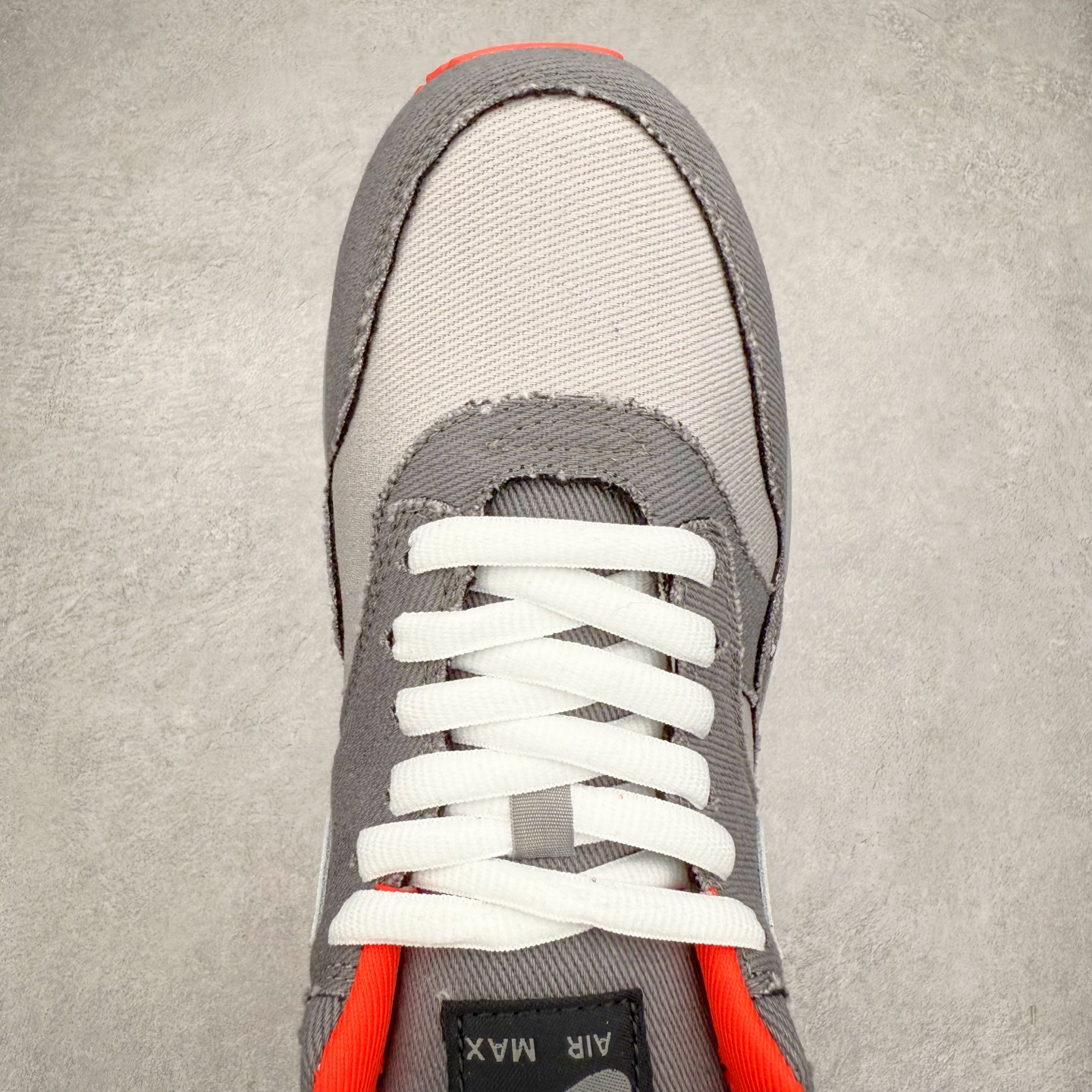 图片[4]-＃超级福利 NK Air Max 1 初代复古气垫慢跑鞋 BV1977-011 由Tinker Hatfeld和Mark Parker在1987年设计 灵感来自于巴黎蓬皮杜中心 在参观了蓬皮杜中心之后提出了Air Max的标志性开窗可视气垫的理念 并将其实际开发成功 是NK史上第一双可视气垫跑鞋 凭借着Air Max气垫带来的舒适脚感和鞋面面料上的不断精进才使得Air Max 1在现如今都是复古慢跑鞋的首选 深厚的历史渊源 独特的流线形设计 极为复古的外观使得它深受鞋迷的喜爱 尺码：36 36.5 37.5 38 38.5 39 40 40.5 41 42 42.5 43 44 44.5 45 46 47.5-选品中心