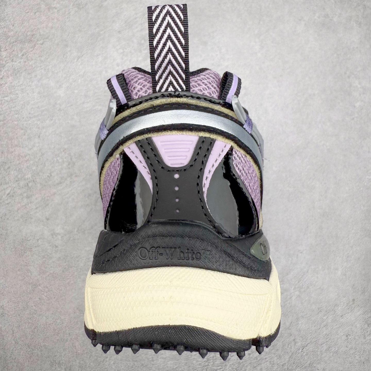 图片[8]-＃KX Off-White 2024年OW最新款跑鞋 #百分百原盒正确版 原楦原纸板数据开发 4层分离大底#鞋面采用3d立体打印和多种材料拼接而成#防滑耐磨透气性轻便跑鞋 作为曾经爆火 并且定位奢潮领域的标志性品牌 Off-White 仍需要不断更新符合当下潮流时尚的复古运动鞋款，以期收获基本盘消费者的关注 此次更新的 Off-White 新款运动鞋将经典复古老爹鞋细节设计更加夸张化 并将标志性箭头设计置于显著位置 除此之外 整个系列的色彩搭配也可谓纷繁多样 总有一款适合你 Off-White最新运动鞋款估计将在未来几个月登陆品牌专柜 喜欢的朋友切莫错过 尺码：36 37 38 39 40 41 42 43 44 45 46 47-选品中心