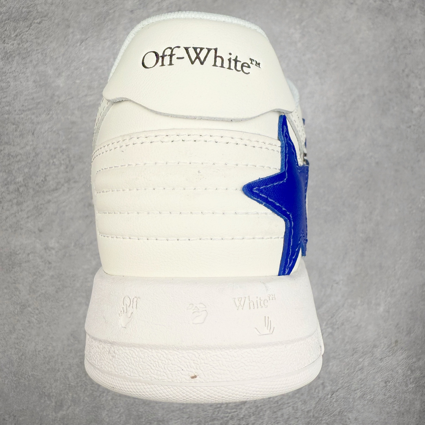 图片[8]-＃KX OFF-WHITE Out Of Office OW低帮时尚板鞋 全套原楦原纸版原鞋开模 全网最正确的版型 独家私模大底 最大开发至46码 大厂出品 细节到位 官方原盒原配 100加配色陆更新 终端控货 优势供应 续众明星上脚 由经典配色打造 箭头符号、ZipTie 标签、1ogo印花等经典元素皆在此呈现 让人一眼明了 Off-White 的潮流身份 单品以黑白配色皮质制成 饰有品牌标志性 zip Tie 束线带吊牌 侧面饰有 Arrows 图案 展现出品牌对街头风格的偏爱 尺码：36 37 38 39 40 41 42 43 44 45 46-选品中心