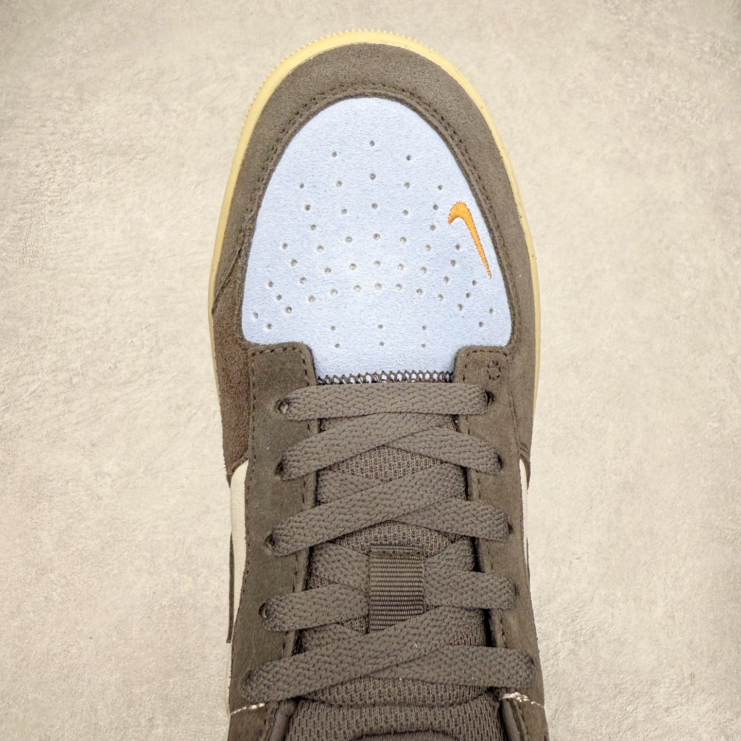 图片[4]-NK SB Force 58 空军58系列低帮休闲运动滑板板鞋 DV5477-102 鞋面由帆布和麂皮拼接 层次感丰富 搭配硫化外底 耐磨耐穿 鞋舌及中底后跟处饰有SB Logo 表明鞋款身份 采用包边设计 经久耐穿 硫化结构则有效提升灵活性 穿上这款全新推出的创意力作 助你耀动街头 尺码：36 36.5 37.5 38 38.5 39 40 40.5 41 42 42.5 43 44 45-选品中心