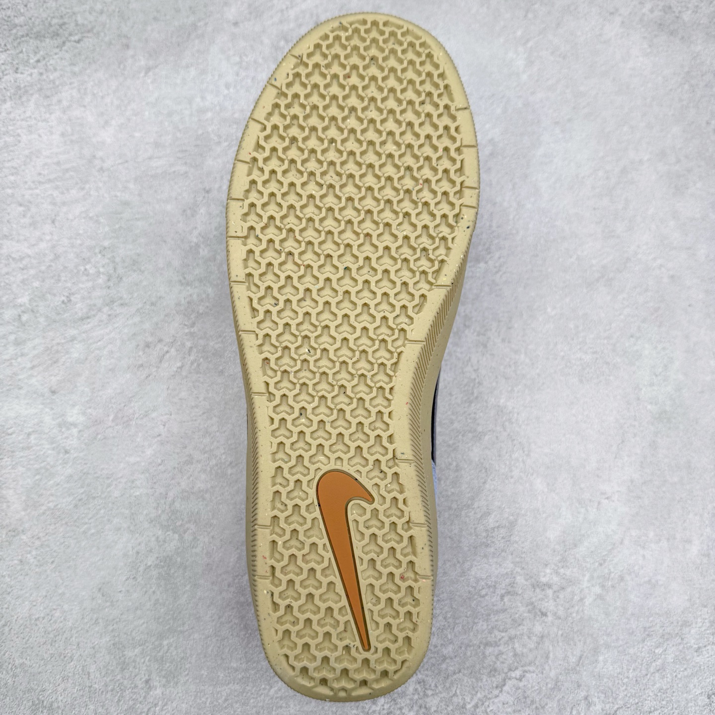 图片[9]-NK SB Force 58 空军58系列低帮休闲运动滑板板鞋 DV5477-102 鞋面由帆布和麂皮拼接 层次感丰富 搭配硫化外底 耐磨耐穿 鞋舌及中底后跟处饰有SB Logo 表明鞋款身份 采用包边设计 经久耐穿 硫化结构则有效提升灵活性 穿上这款全新推出的创意力作 助你耀动街头 尺码：36 36.5 37.5 38 38.5 39 40 40.5 41 42 42.5 43 44 45-选品中心