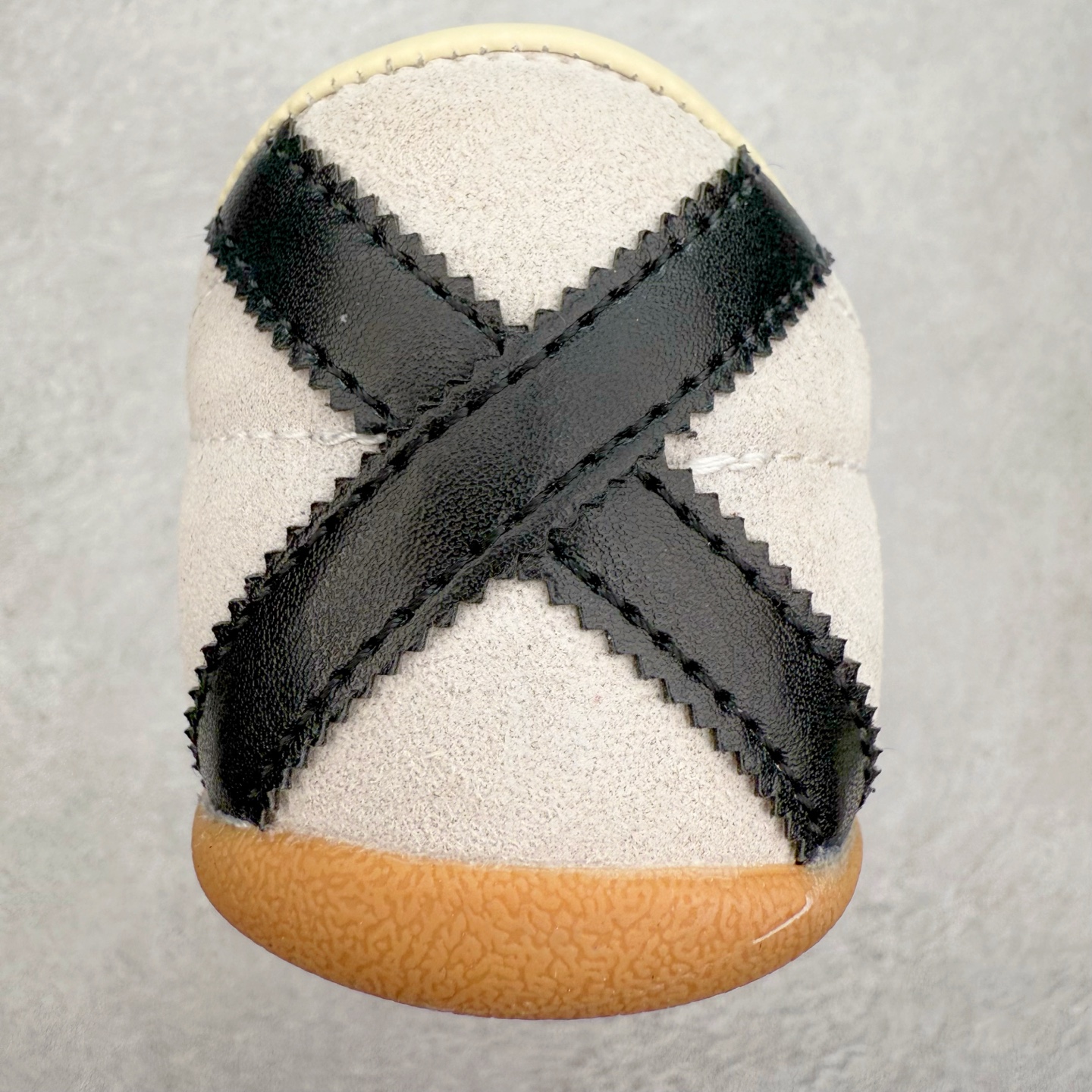 图片[8]-AD Originals Tokyo 东京限定系列复古百搭薄底德训风低帮休闲运动T头鞋 JI0182 ORIGINALS 挖掘复古运动基因，文 将经典与现代完美融合，推出薄底鞋系列，引起潮流趋势。此次COSTS带来的是ADIDAS ORIGINALS TOKYO系列黑白两款百搭配色，鞋款鞋面舒适贴合脚面， 同时采用柔软材质，穿着轻便舒适；中底缓震性能，鞋底有一定弹性，日常穿搭舒适且防滑。尺码：35⅔ 36 36⅔ 37⅓ 38 38⅔ 39⅓ 40 40⅔ 41⅓ 42 42⅔ 43⅓ 44 45-选品中心