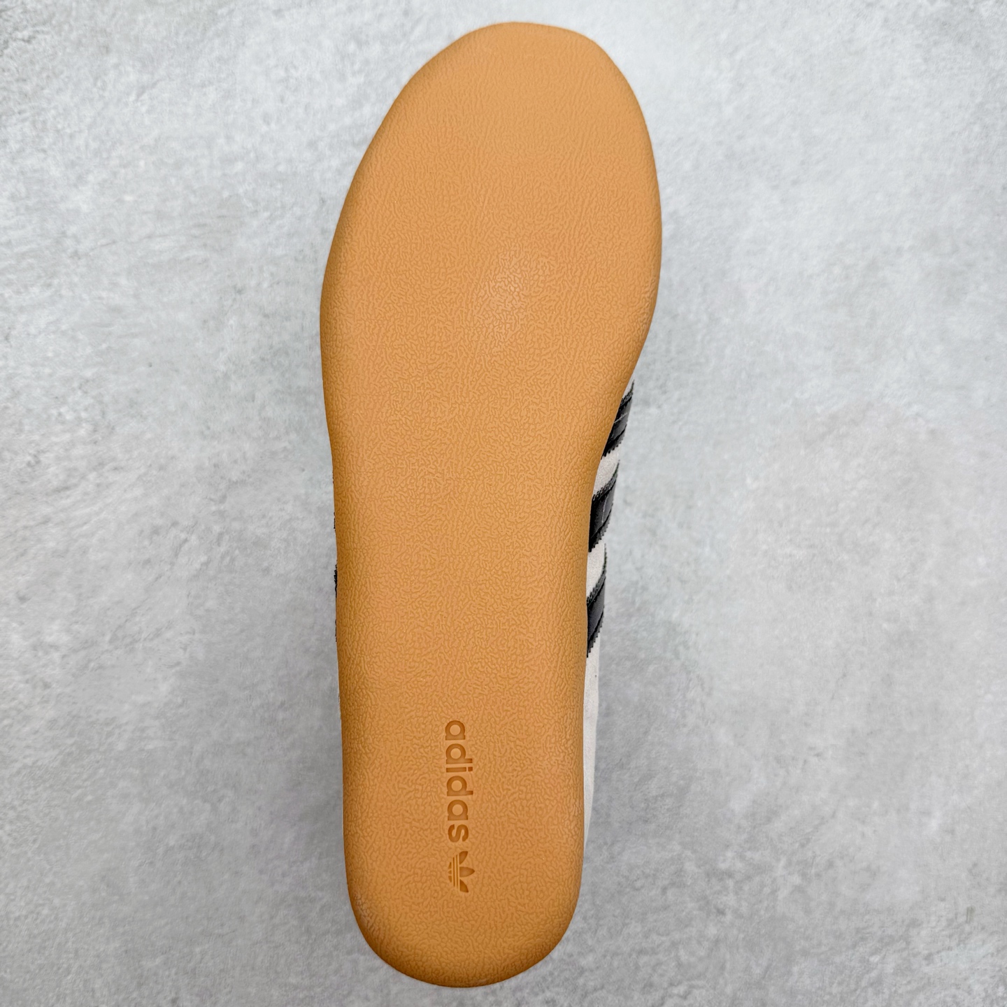 图片[9]-AD Originals Tokyo 东京限定系列复古百搭薄底德训风低帮休闲运动T头鞋 JI0182 ORIGINALS 挖掘复古运动基因，文 将经典与现代完美融合，推出薄底鞋系列，引起潮流趋势。此次COSTS带来的是ADIDAS ORIGINALS TOKYO系列黑白两款百搭配色，鞋款鞋面舒适贴合脚面， 同时采用柔软材质，穿着轻便舒适；中底缓震性能，鞋底有一定弹性，日常穿搭舒适且防滑。尺码：35⅔ 36 36⅔ 37⅓ 38 38⅔ 39⅓ 40 40⅔ 41⅓ 42 42⅔ 43⅓ 44 45-选品中心