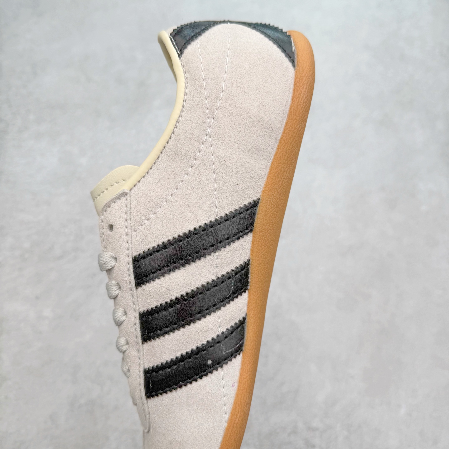 图片[7]-AD Originals Tokyo 东京限定系列复古百搭薄底德训风低帮休闲运动T头鞋 JI0182 ORIGINALS 挖掘复古运动基因，文 将经典与现代完美融合，推出薄底鞋系列，引起潮流趋势。此次COSTS带来的是ADIDAS ORIGINALS TOKYO系列黑白两款百搭配色，鞋款鞋面舒适贴合脚面， 同时采用柔软材质，穿着轻便舒适；中底缓震性能，鞋底有一定弹性，日常穿搭舒适且防滑。尺码：35⅔ 36 36⅔ 37⅓ 38 38⅔ 39⅓ 40 40⅔ 41⅓ 42 42⅔ 43⅓ 44 45-选品中心