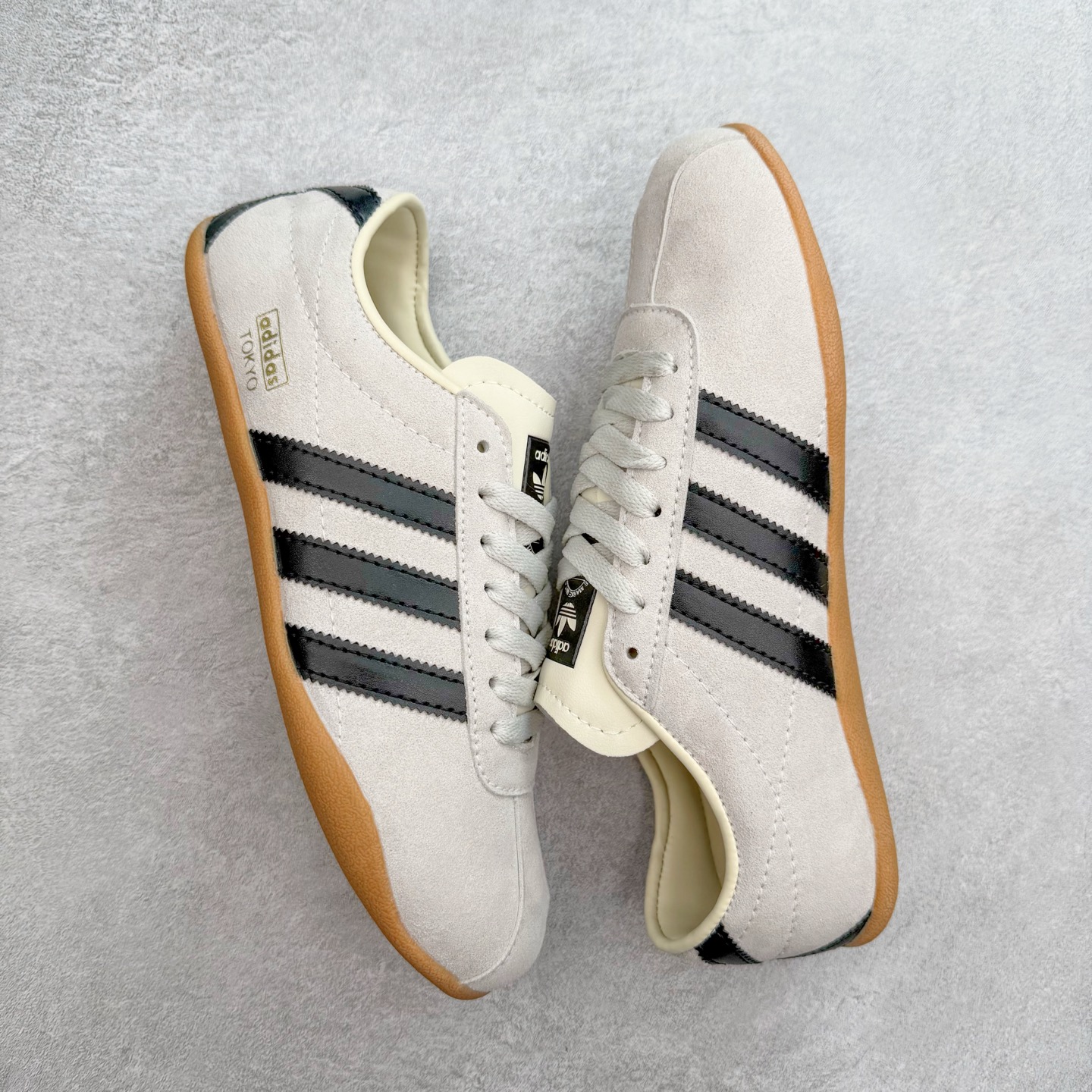 图片[3]-AD Originals Tokyo 东京限定系列复古百搭薄底德训风低帮休闲运动T头鞋 JI0182 ORIGINALS 挖掘复古运动基因，文 将经典与现代完美融合，推出薄底鞋系列，引起潮流趋势。此次COSTS带来的是ADIDAS ORIGINALS TOKYO系列黑白两款百搭配色，鞋款鞋面舒适贴合脚面， 同时采用柔软材质，穿着轻便舒适；中底缓震性能，鞋底有一定弹性，日常穿搭舒适且防滑。尺码：35⅔ 36 36⅔ 37⅓ 38 38⅔ 39⅓ 40 40⅔ 41⅓ 42 42⅔ 43⅓ 44 45-选品中心