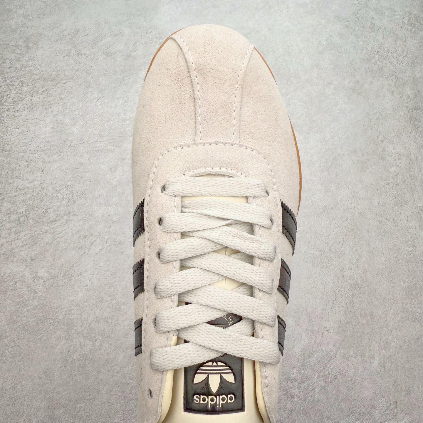 图片[4]-AD Originals Tokyo 东京限定系列复古百搭薄底德训风低帮休闲运动T头鞋 JI0182 ORIGINALS 挖掘复古运动基因，文 将经典与现代完美融合，推出薄底鞋系列，引起潮流趋势。此次COSTS带来的是ADIDAS ORIGINALS TOKYO系列黑白两款百搭配色，鞋款鞋面舒适贴合脚面， 同时采用柔软材质，穿着轻便舒适；中底缓震性能，鞋底有一定弹性，日常穿搭舒适且防滑。尺码：35⅔ 36 36⅔ 37⅓ 38 38⅔ 39⅓ 40 40⅔ 41⅓ 42 42⅔ 43⅓ 44 45-选品中心