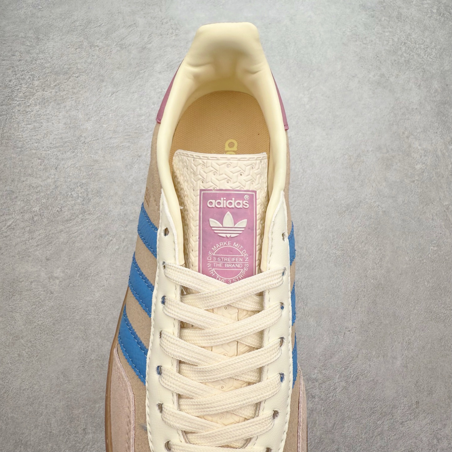 图片[5]-AD Gazelle Indoor Trainers 羚羊内训系列低帮复古百搭休闲运动德训风板鞋 JQ0010 90年代经典的复刻版！自60年代以足球训练鞋面世以来,Gazelle就以其经典设计席卷全球。1991年版本的复刻,再造经典Gazelle。采用皮革打造,搭配浊色细节,让这款经典更加简约。尺码：36 36⅔ 37⅓ 38 38⅔ 39⅓ 40 40⅔ 41⅓ 42 42⅔ 43⅓ 44⅓ 44⅔ 45-选品中心