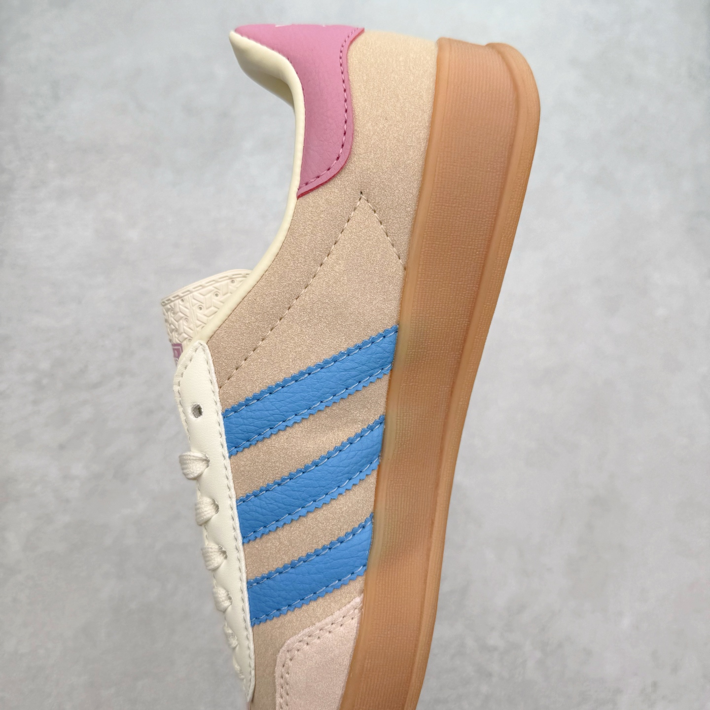 图片[7]-AD Gazelle Indoor Trainers 羚羊内训系列低帮复古百搭休闲运动德训风板鞋 JQ0010 90年代经典的复刻版！自60年代以足球训练鞋面世以来,Gazelle就以其经典设计席卷全球。1991年版本的复刻,再造经典Gazelle。采用皮革打造,搭配浊色细节,让这款经典更加简约。尺码：36 36⅔ 37⅓ 38 38⅔ 39⅓ 40 40⅔ 41⅓ 42 42⅔ 43⅓ 44⅓ 44⅔ 45-选品中心