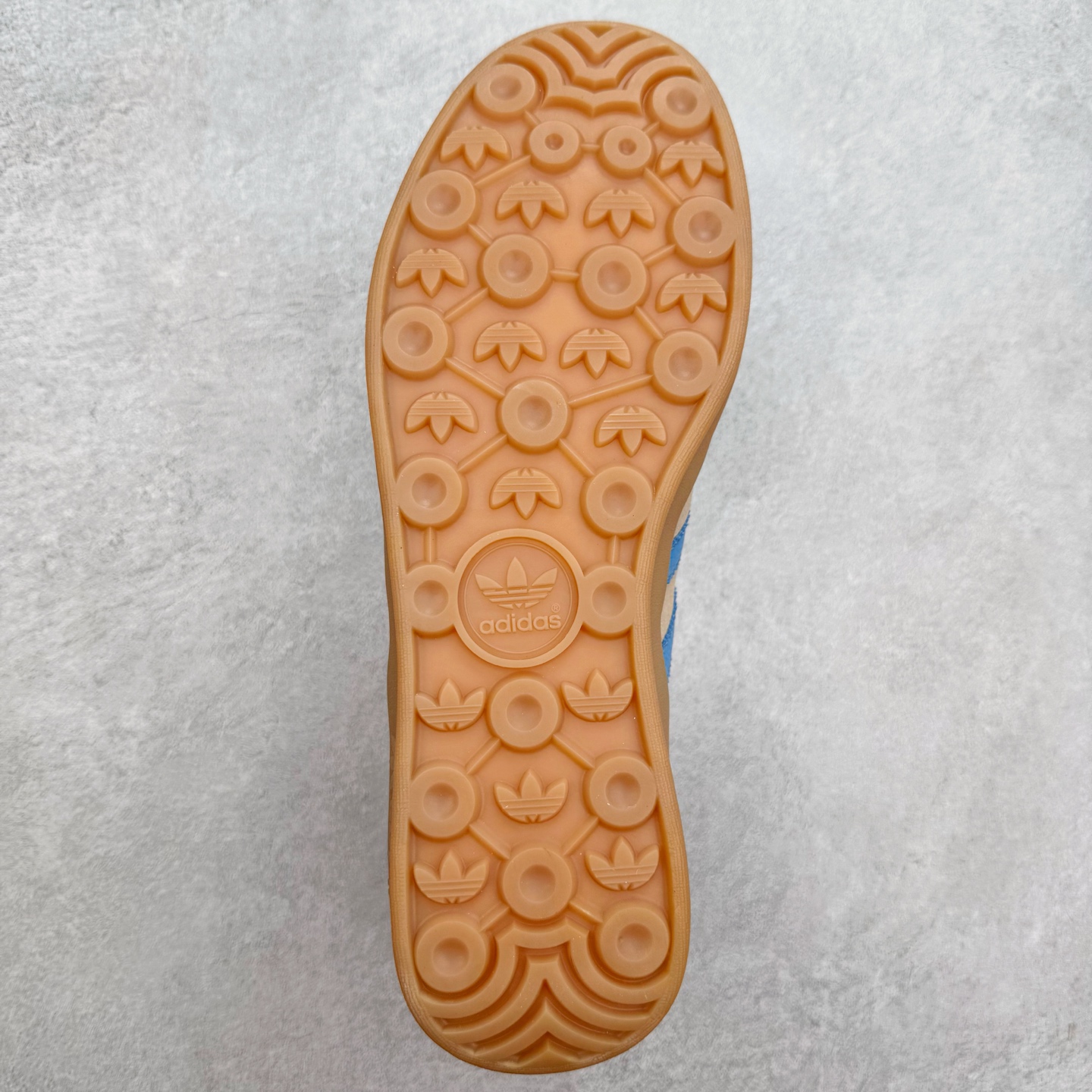 图片[9]-AD Gazelle Indoor Trainers 羚羊内训系列低帮复古百搭休闲运动德训风板鞋 JQ0010 90年代经典的复刻版！自60年代以足球训练鞋面世以来,Gazelle就以其经典设计席卷全球。1991年版本的复刻,再造经典Gazelle。采用皮革打造,搭配浊色细节,让这款经典更加简约。尺码：36 36⅔ 37⅓ 38 38⅔ 39⅓ 40 40⅔ 41⅓ 42 42⅔ 43⅓ 44⅓ 44⅔ 45-选品中心