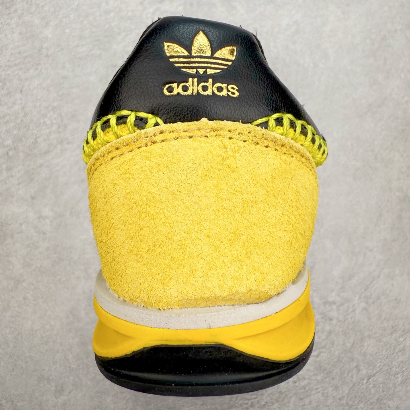 图片[8]-＃福利特价 AD Wmns SL72 OG 系列德训足球风百搭低帮休闲运动板鞋 采用高弹EVA+MODEL+RB三层组合底 区别市面RB一体大底 三层组合鞋底重量与原鞋一致 Originals 将有「T 头鞋」造型的诞生于 1972 年的 SL72 鞋款复刻带回 各位买鞋又有新选择了 1972 年 SL72 问世后 引领了后来阿迪达斯的跑鞋发展方向 其中「SL」代表了 Super Light 彰显了产品轻便的特性 1972 年 SL72 问世后 引领了后来阿迪达斯的跑鞋发展方向 其中「SL」代表了 Super Light 彰显了产品轻便的特性 这次 Originals 延续其轻质经典的基因 带来男女两款 SL72 男生款带来 SL72 RS 鞋型 RS 意为 Reshaped（重塑）鞋款在保留了经典的外观基础上 在尼龙材质里增加了填充物 使鞋型更加挺立和饱满 鞋头则更加圆润 鞋底的 EVA 材质则增加了鞋款的高度 女生款则带来 SL72 OG W 鞋型 OG 顾名思义则是致敬经典款式 相较于 RS（Reshaped）鞋款 鞋身更加纤细 其整体鞋身轮廓、线条、细节、材质上尊崇 70 年代 SL72 的设计 还原经典味道 尺码：36 36⅔ 37⅓ 38 38⅔ 39⅓ 40 40⅔ 41⅓ 42 42⅔ 43⅓ 44 44⅔ 45-选品中心