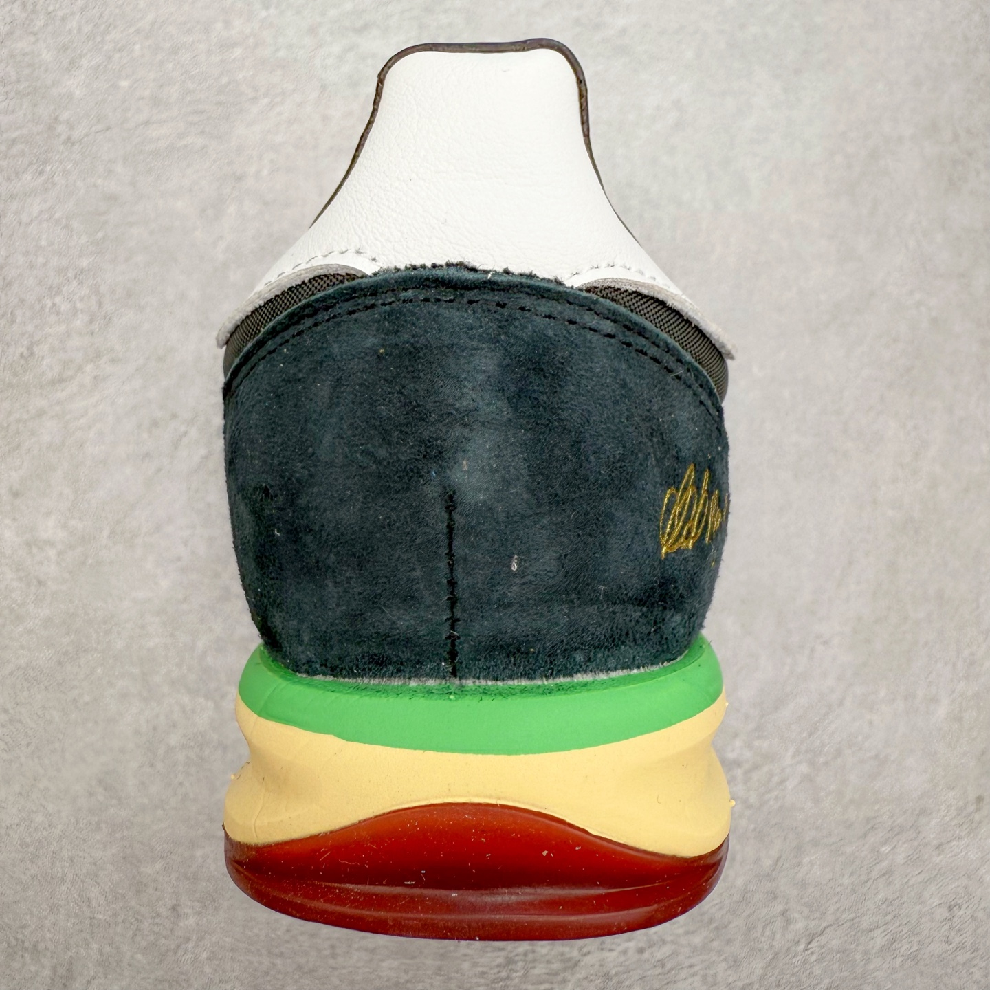 图片[8]-＃福利特价 AD Wmns SL72 OG 系列德训足球风百搭低帮休闲运动板鞋 采用高弹EVA+MODEL+RB三层组合底 区别市面RB一体大底 三层组合鞋底重量与原鞋一致 Originals 将有「T 头鞋」造型的诞生于 1972 年的 SL72 鞋款复刻带回 各位买鞋又有新选择了 1972 年 SL72 问世后 引领了后来阿迪达斯的跑鞋发展方向 其中「SL」代表了 Super Light 彰显了产品轻便的特性 1972 年 SL72 问世后 引领了后来阿迪达斯的跑鞋发展方向 其中「SL」代表了 Super Light 彰显了产品轻便的特性 这次 Originals 延续其轻质经典的基因 带来男女两款 SL72 男生款带来 SL72 RS 鞋型 RS 意为 Reshaped（重塑）鞋款在保留了经典的外观基础上 在尼龙材质里增加了填充物 使鞋型更加挺立和饱满 鞋头则更加圆润 鞋底的 EVA 材质则增加了鞋款的高度 女生款则带来 SL72 OG W 鞋型 OG 顾名思义则是致敬经典款式 相较于 RS（Reshaped）鞋款 鞋身更加纤细 其整体鞋身轮廓、线条、细节、材质上尊崇 70 年代 SL72 的设计 还原经典味道 尺码：36 36⅔ 37⅓ 38 38⅔ 39⅓ 40 40⅔ 41⅓ 42 42⅔ 43⅓ 44 44⅔ 45-选品中心