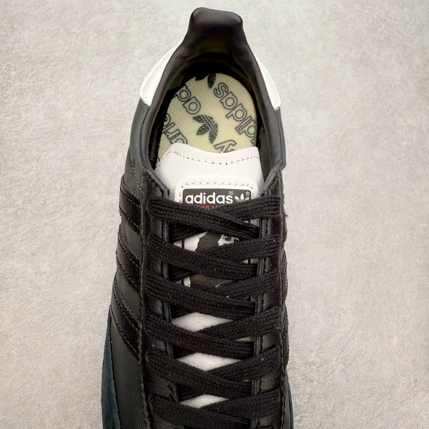 图片[5]-＃福利特价 AD Wmns SL72 OG 系列德训足球风百搭低帮休闲运动板鞋 采用高弹EVA+MODEL+RB三层组合底 区别市面RB一体大底 三层组合鞋底重量与原鞋一致 Originals 将有「T 头鞋」造型的诞生于 1972 年的 SL72 鞋款复刻带回 各位买鞋又有新选择了 1972 年 SL72 问世后 引领了后来阿迪达斯的跑鞋发展方向 其中「SL」代表了 Super Light 彰显了产品轻便的特性 1972 年 SL72 问世后 引领了后来阿迪达斯的跑鞋发展方向 其中「SL」代表了 Super Light 彰显了产品轻便的特性 这次 Originals 延续其轻质经典的基因 带来男女两款 SL72 男生款带来 SL72 RS 鞋型 RS 意为 Reshaped（重塑）鞋款在保留了经典的外观基础上 在尼龙材质里增加了填充物 使鞋型更加挺立和饱满 鞋头则更加圆润 鞋底的 EVA 材质则增加了鞋款的高度 女生款则带来 SL72 OG W 鞋型 OG 顾名思义则是致敬经典款式 相较于 RS（Reshaped）鞋款 鞋身更加纤细 其整体鞋身轮廓、线条、细节、材质上尊崇 70 年代 SL72 的设计 还原经典味道 尺码：36 36⅔ 37⅓ 38 38⅔ 39⅓ 40 40⅔ 41⅓ 42 42⅔ 43⅓ 44 44⅔ 45-选品中心