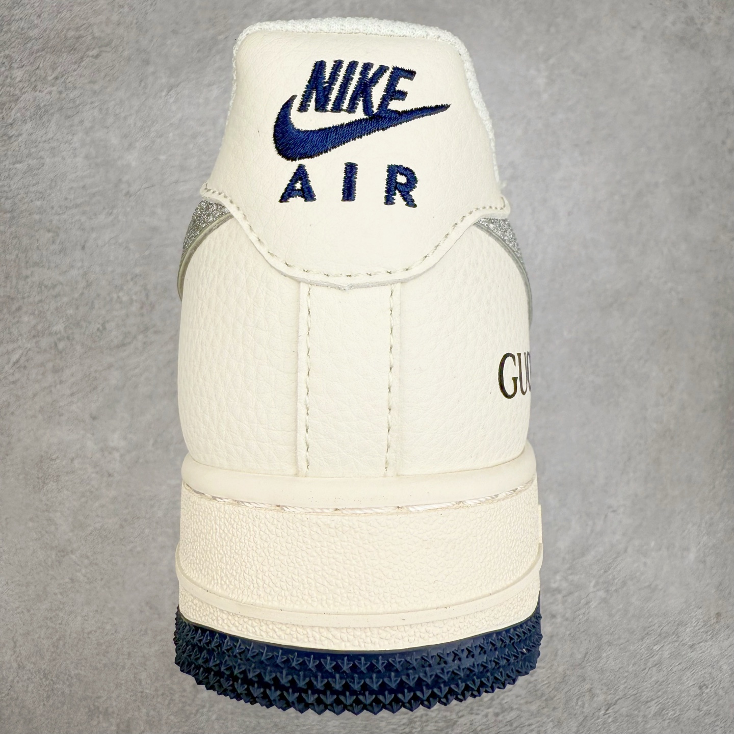 图片[8]-NK Air Force 1´07 Low 空军一号低帮百搭休闲运动板鞋 XS1958-546 柔软、弹性十足的缓震性能和出色的中底设计 横跨复古与现代的外型结合 造就出风靡全球 三十多年的Force 1 直到今天还深受青睐 实拍调校N版已经零色差零失真 百分百还原实物色彩所见即所得 不存在货不对板色差等低级问题 选购参考实物拍摄 不混卖不参货 只用心做好货严格选品 承诺混一赔十 尺码：36 36.5 37.5 38 38.5 39 40 40.5 41 42 42.5 43 44 44.5 45-选品中心