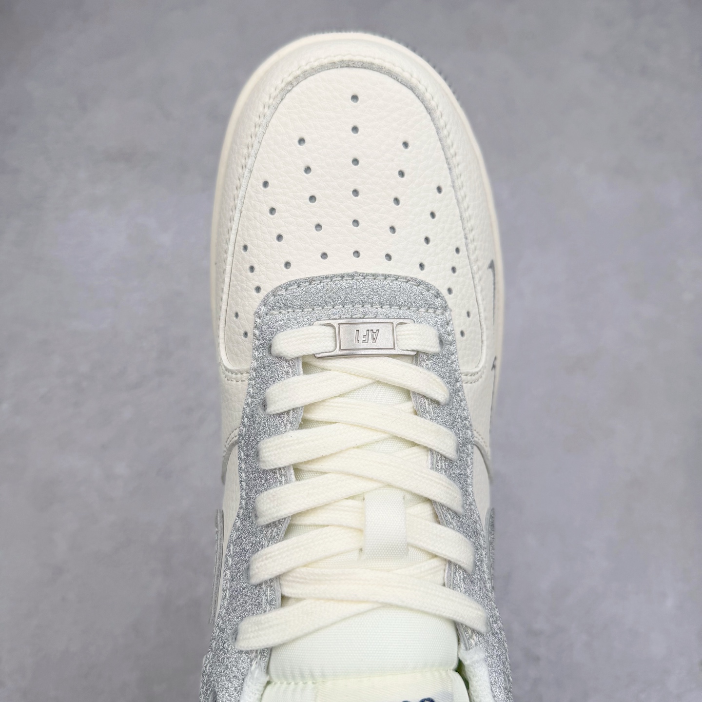 图片[4]-NK Air Force 1´07 Low 空军一号低帮百搭休闲运动板鞋 XS1958-546 柔软、弹性十足的缓震性能和出色的中底设计 横跨复古与现代的外型结合 造就出风靡全球 三十多年的Force 1 直到今天还深受青睐 实拍调校N版已经零色差零失真 百分百还原实物色彩所见即所得 不存在货不对板色差等低级问题 选购参考实物拍摄 不混卖不参货 只用心做好货严格选品 承诺混一赔十 尺码：36 36.5 37.5 38 38.5 39 40 40.5 41 42 42.5 43 44 44.5 45-选品中心