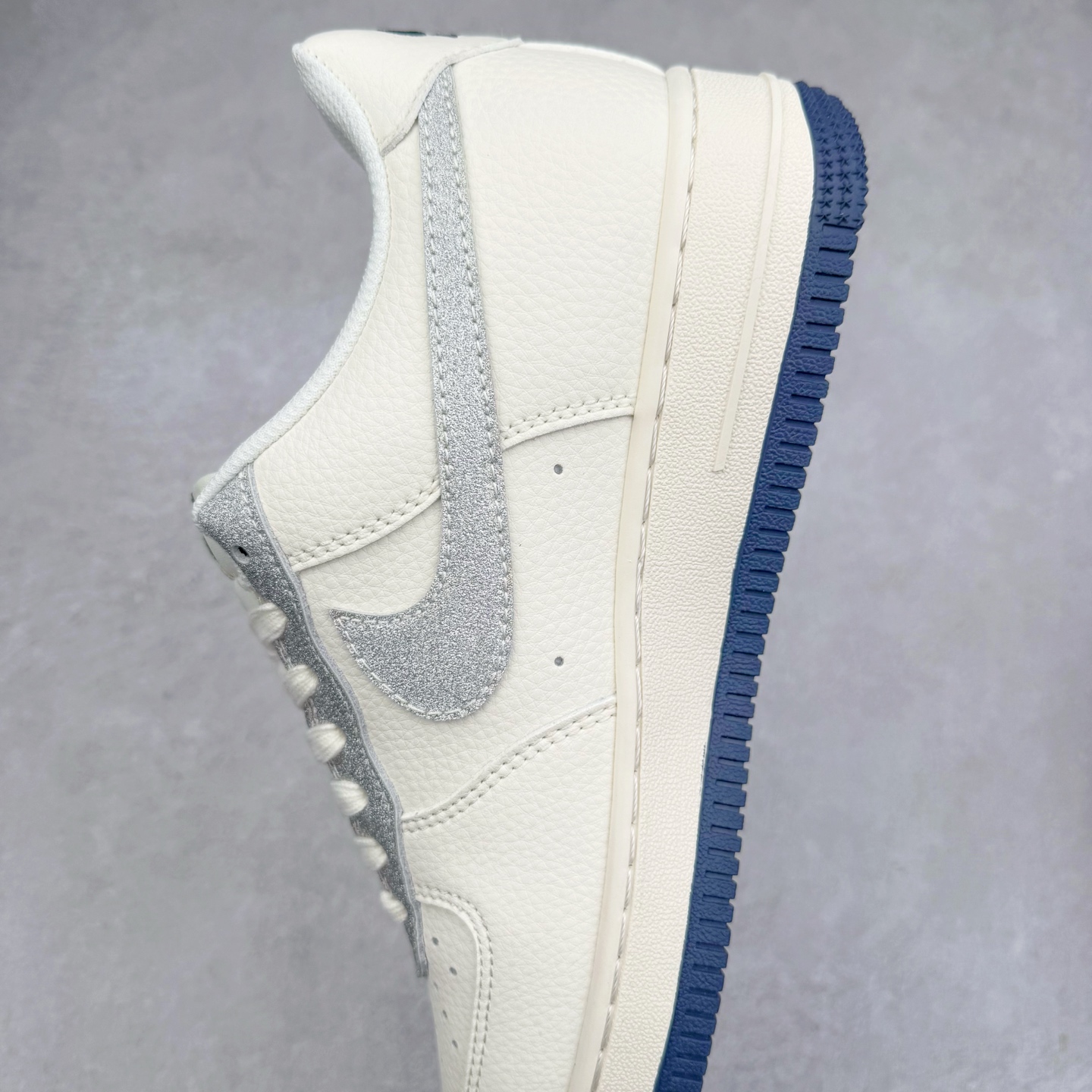 图片[7]-NK Air Force 1´07 Low 空军一号低帮百搭休闲运动板鞋 XS1958-546 柔软、弹性十足的缓震性能和出色的中底设计 横跨复古与现代的外型结合 造就出风靡全球 三十多年的Force 1 直到今天还深受青睐 实拍调校N版已经零色差零失真 百分百还原实物色彩所见即所得 不存在货不对板色差等低级问题 选购参考实物拍摄 不混卖不参货 只用心做好货严格选品 承诺混一赔十 尺码：36 36.5 37.5 38 38.5 39 40 40.5 41 42 42.5 43 44 44.5 45-选品中心