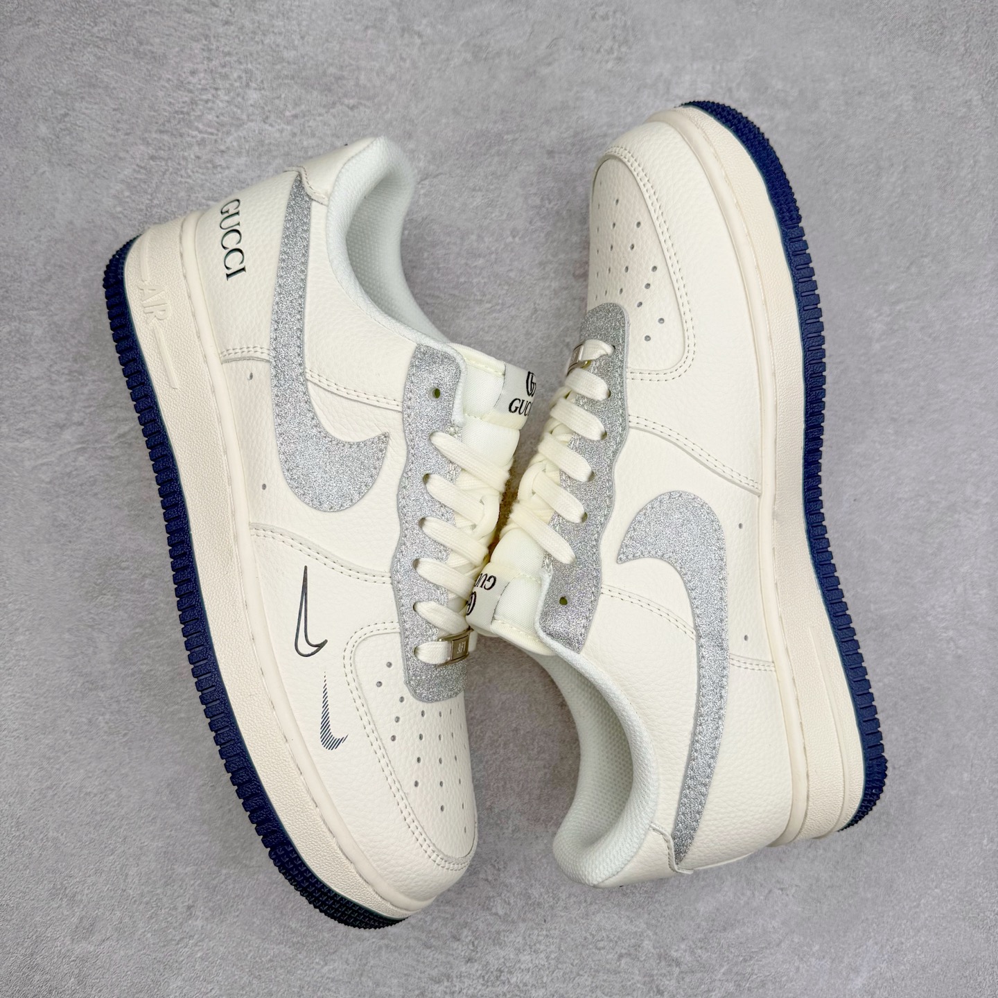 图片[3]-NK Air Force 1´07 Low 空军一号低帮百搭休闲运动板鞋 XS1958-546 柔软、弹性十足的缓震性能和出色的中底设计 横跨复古与现代的外型结合 造就出风靡全球 三十多年的Force 1 直到今天还深受青睐 实拍调校N版已经零色差零失真 百分百还原实物色彩所见即所得 不存在货不对板色差等低级问题 选购参考实物拍摄 不混卖不参货 只用心做好货严格选品 承诺混一赔十 尺码：36 36.5 37.5 38 38.5 39 40 40.5 41 42 42.5 43 44 44.5 45-选品中心