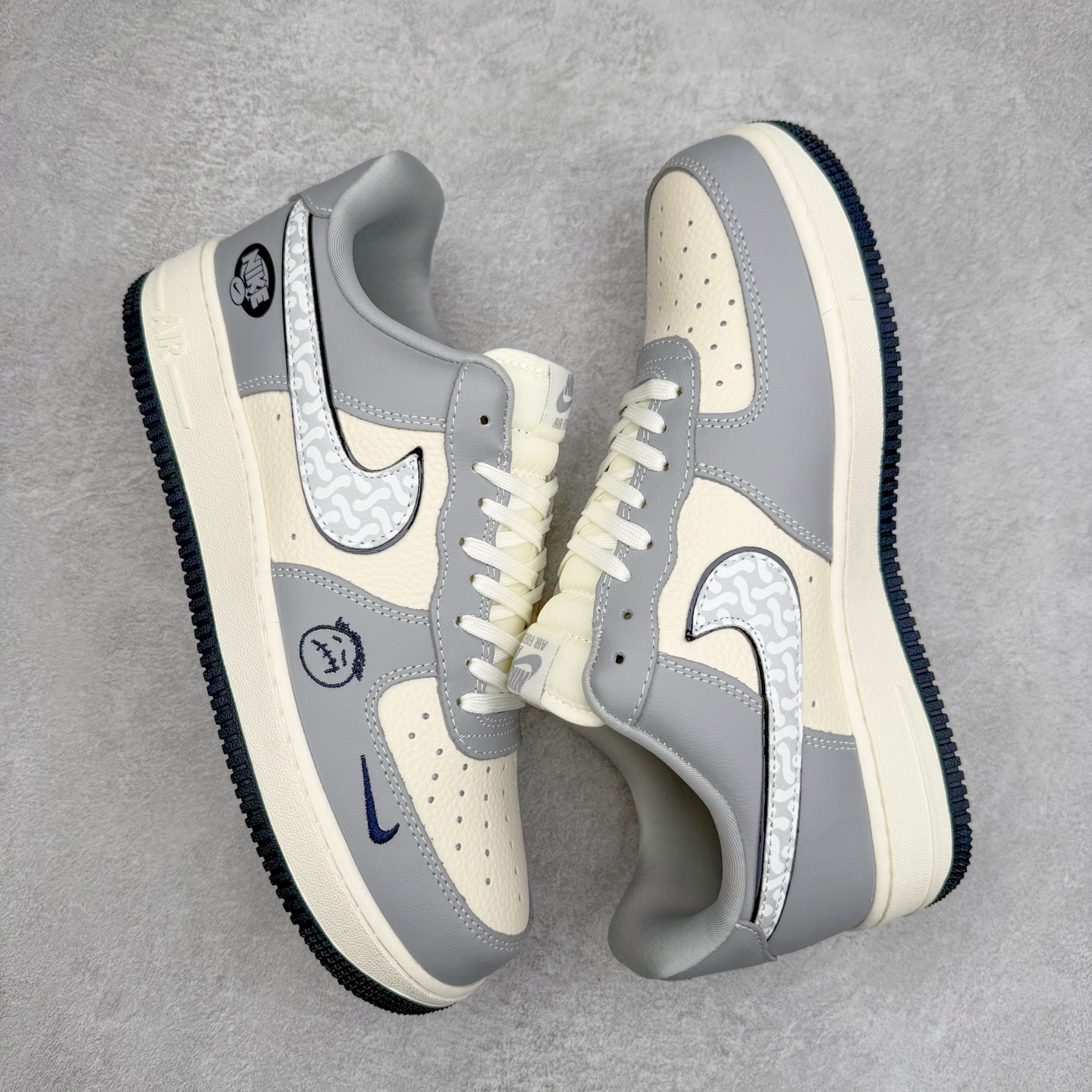 图片[3]-NK Air Force 1´07 Low 空军一号低帮百搭休闲运动板鞋 DM6868-061 柔软、弹性十足的缓震性能和出色的中底设计 横跨复古与现代的外型结合 造就出风靡全球 三十多年的Force 1 直到今天还深受青睐 实拍调校N版已经零色差零失真 百分百还原实物色彩所见即所得 不存在货不对板色差等低级问题 选购参考实物拍摄 不混卖不参货 只用心做好货严格选品 承诺混一赔十 尺码：36 36.5 37.5 38 38.5 39 40 40.5 41 42 42.5 43 44 44.5 45-选品中心