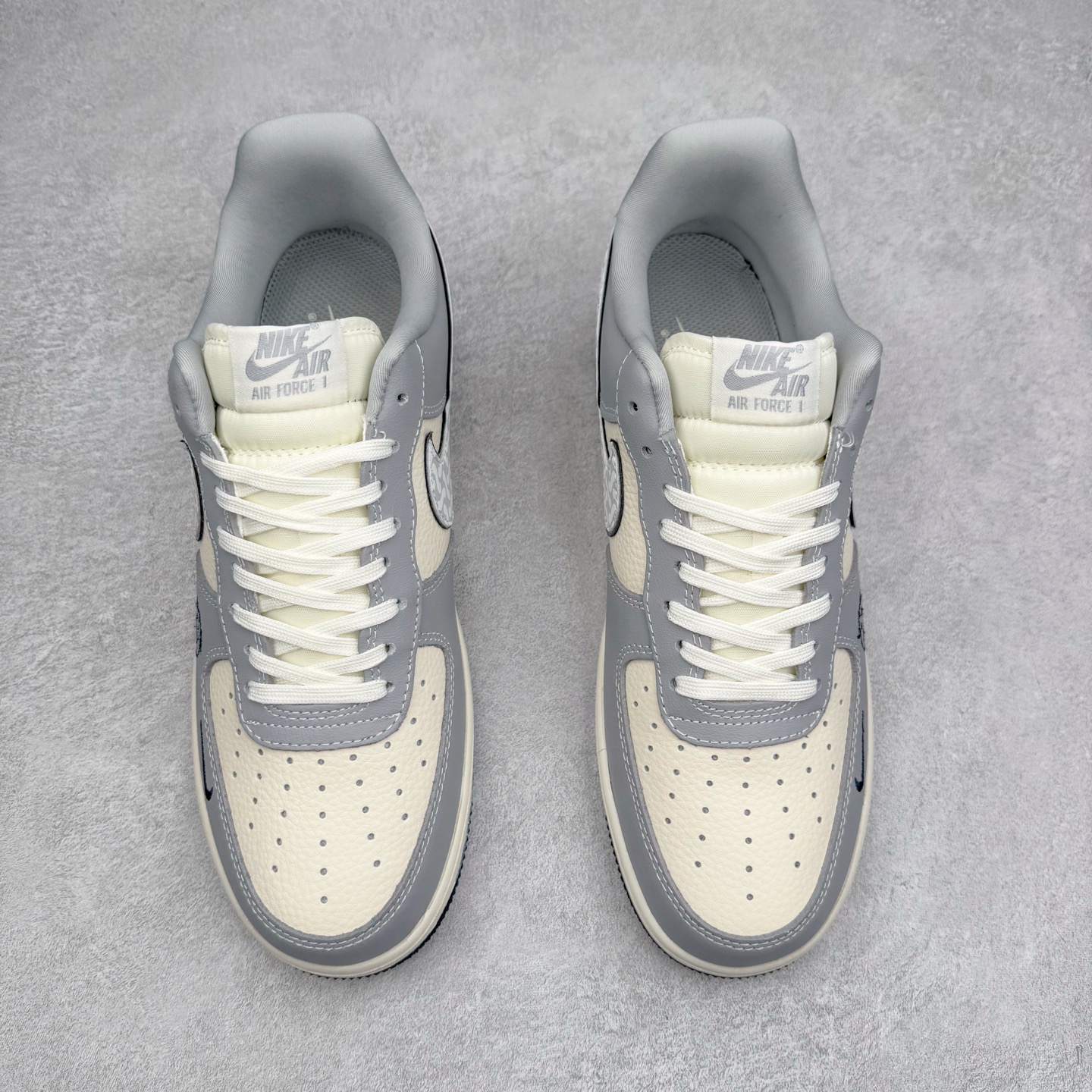 图片[2]-NK Air Force 1´07 Low 空军一号低帮百搭休闲运动板鞋 DM6868-061 柔软、弹性十足的缓震性能和出色的中底设计 横跨复古与现代的外型结合 造就出风靡全球 三十多年的Force 1 直到今天还深受青睐 实拍调校N版已经零色差零失真 百分百还原实物色彩所见即所得 不存在货不对板色差等低级问题 选购参考实物拍摄 不混卖不参货 只用心做好货严格选品 承诺混一赔十 尺码：36 36.5 37.5 38 38.5 39 40 40.5 41 42 42.5 43 44 44.5 45-选品中心