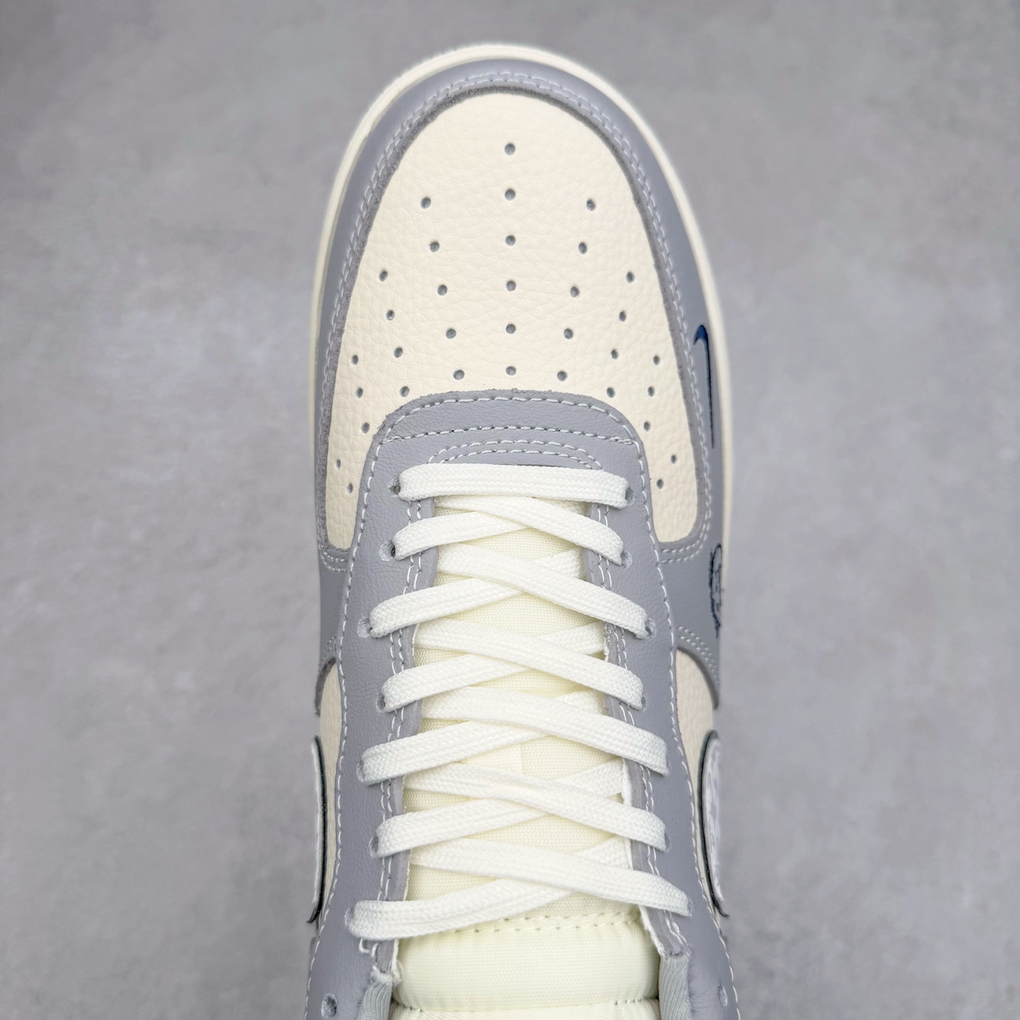 图片[4]-NK Air Force 1´07 Low 空军一号低帮百搭休闲运动板鞋 DM6868-061 柔软、弹性十足的缓震性能和出色的中底设计 横跨复古与现代的外型结合 造就出风靡全球 三十多年的Force 1 直到今天还深受青睐 实拍调校N版已经零色差零失真 百分百还原实物色彩所见即所得 不存在货不对板色差等低级问题 选购参考实物拍摄 不混卖不参货 只用心做好货严格选品 承诺混一赔十 尺码：36 36.5 37.5 38 38.5 39 40 40.5 41 42 42.5 43 44 44.5 45-选品中心