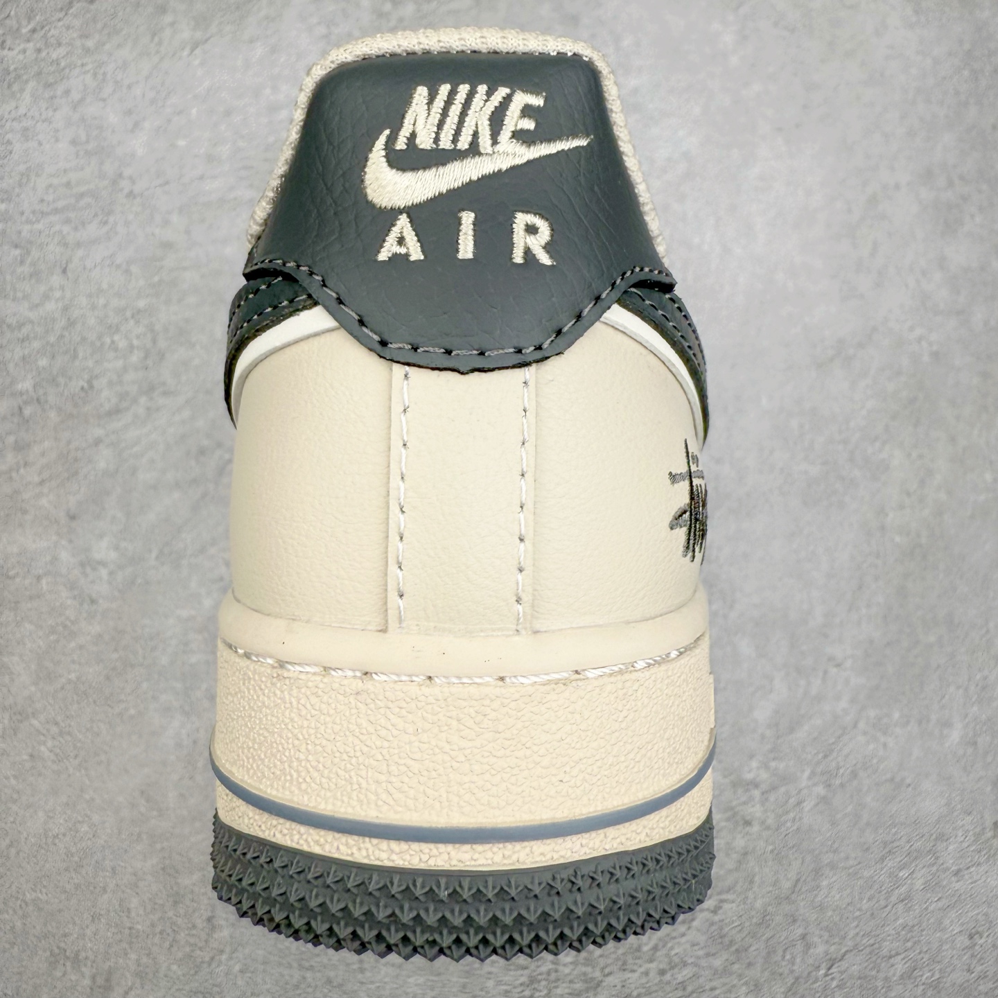 图片[8]-NK Air Force 1´07 Low 空军一号低帮百搭休闲运动板鞋 XX3168-126 柔软、弹性十足的缓震性能和出色的中底设计 横跨复古与现代的外型结合 造就出风靡全球 三十多年的Force 1 直到今天还深受青睐 实拍调校N版已经零色差零失真 百分百还原实物色彩所见即所得 不存在货不对板色差等低级问题 选购参考实物拍摄 不混卖不参货 只用心做好货严格选品 承诺混一赔十 尺码：36 36.5 37.5 38 38.5 39 40 40.5 41 42 42.5 43 44 44.5 45-选品中心