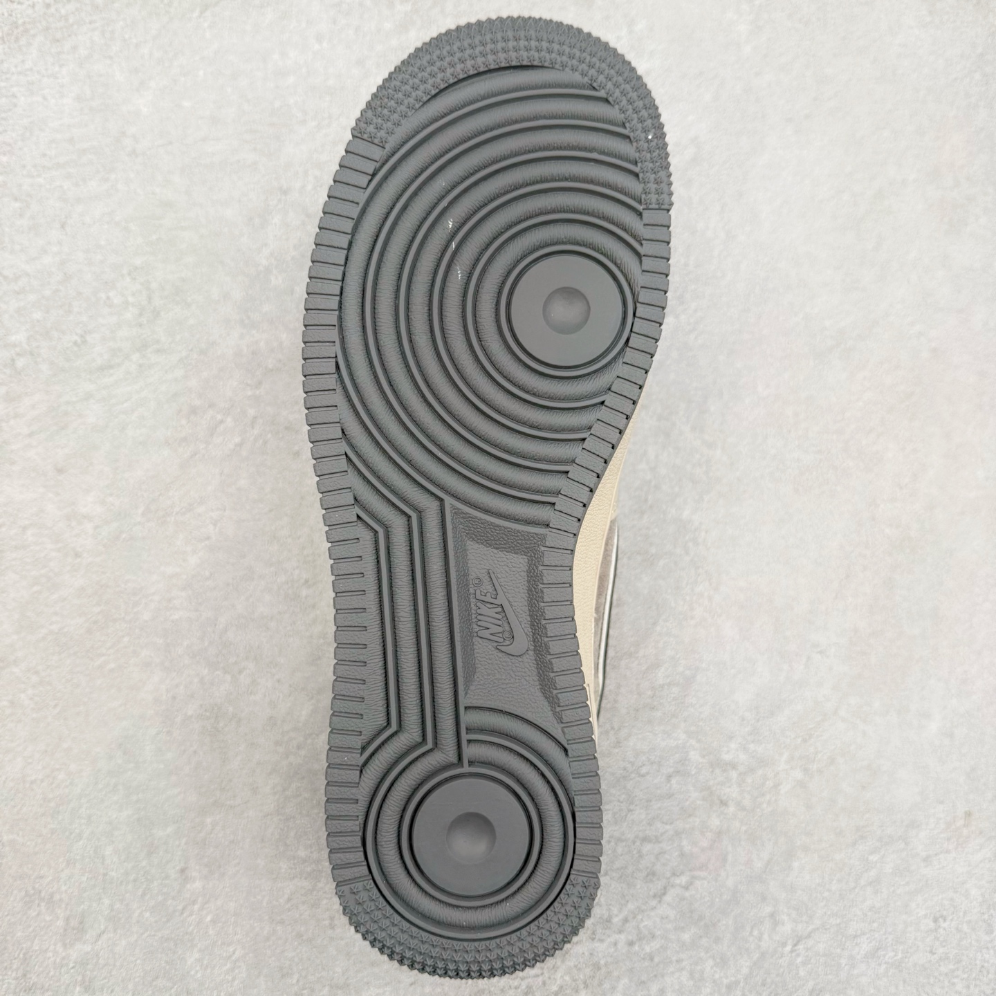 图片[9]-NK Air Force 1´07 Low 空军一号低帮百搭休闲运动板鞋 XX3168-126 柔软、弹性十足的缓震性能和出色的中底设计 横跨复古与现代的外型结合 造就出风靡全球 三十多年的Force 1 直到今天还深受青睐 实拍调校N版已经零色差零失真 百分百还原实物色彩所见即所得 不存在货不对板色差等低级问题 选购参考实物拍摄 不混卖不参货 只用心做好货严格选品 承诺混一赔十 尺码：36 36.5 37.5 38 38.5 39 40 40.5 41 42 42.5 43 44 44.5 45-选品中心