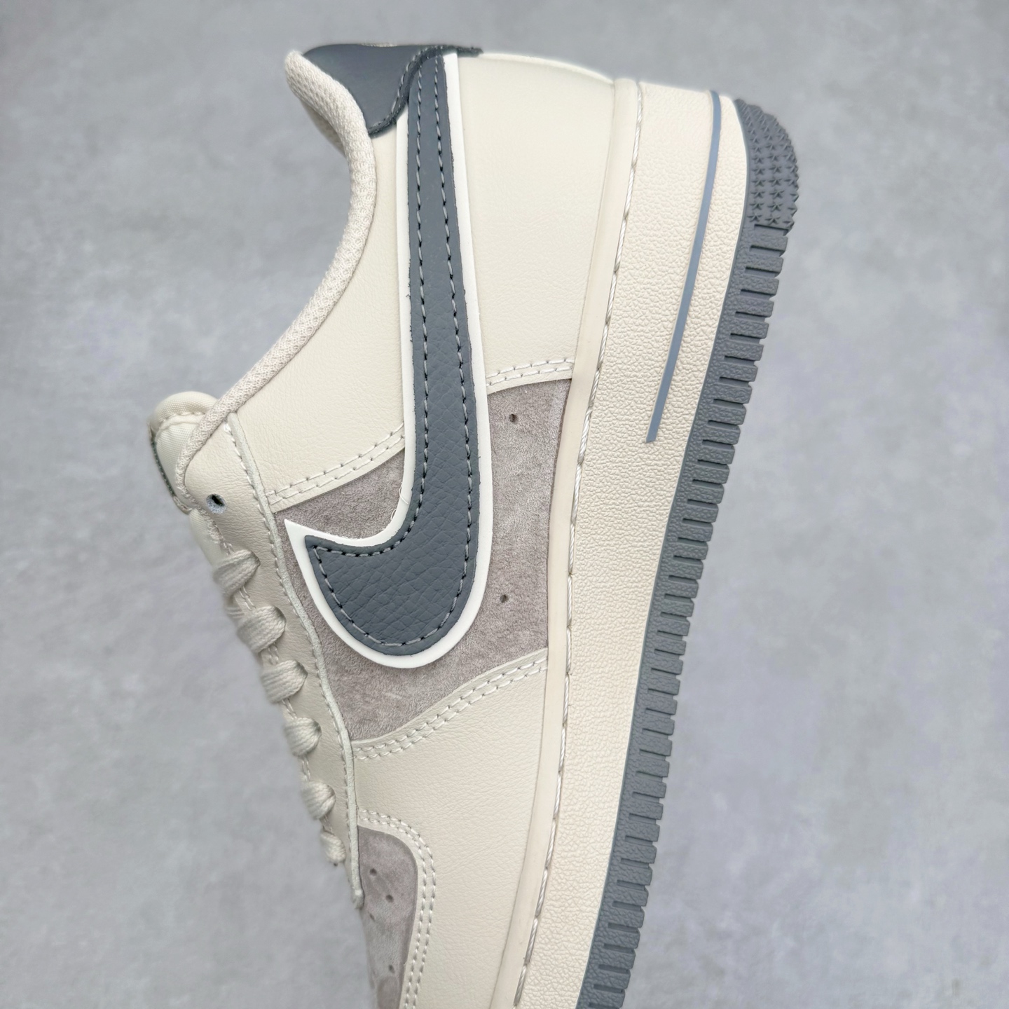 图片[7]-NK Air Force 1´07 Low 空军一号低帮百搭休闲运动板鞋 XX3168-126 柔软、弹性十足的缓震性能和出色的中底设计 横跨复古与现代的外型结合 造就出风靡全球 三十多年的Force 1 直到今天还深受青睐 实拍调校N版已经零色差零失真 百分百还原实物色彩所见即所得 不存在货不对板色差等低级问题 选购参考实物拍摄 不混卖不参货 只用心做好货严格选品 承诺混一赔十 尺码：36 36.5 37.5 38 38.5 39 40 40.5 41 42 42.5 43 44 44.5 45-选品中心