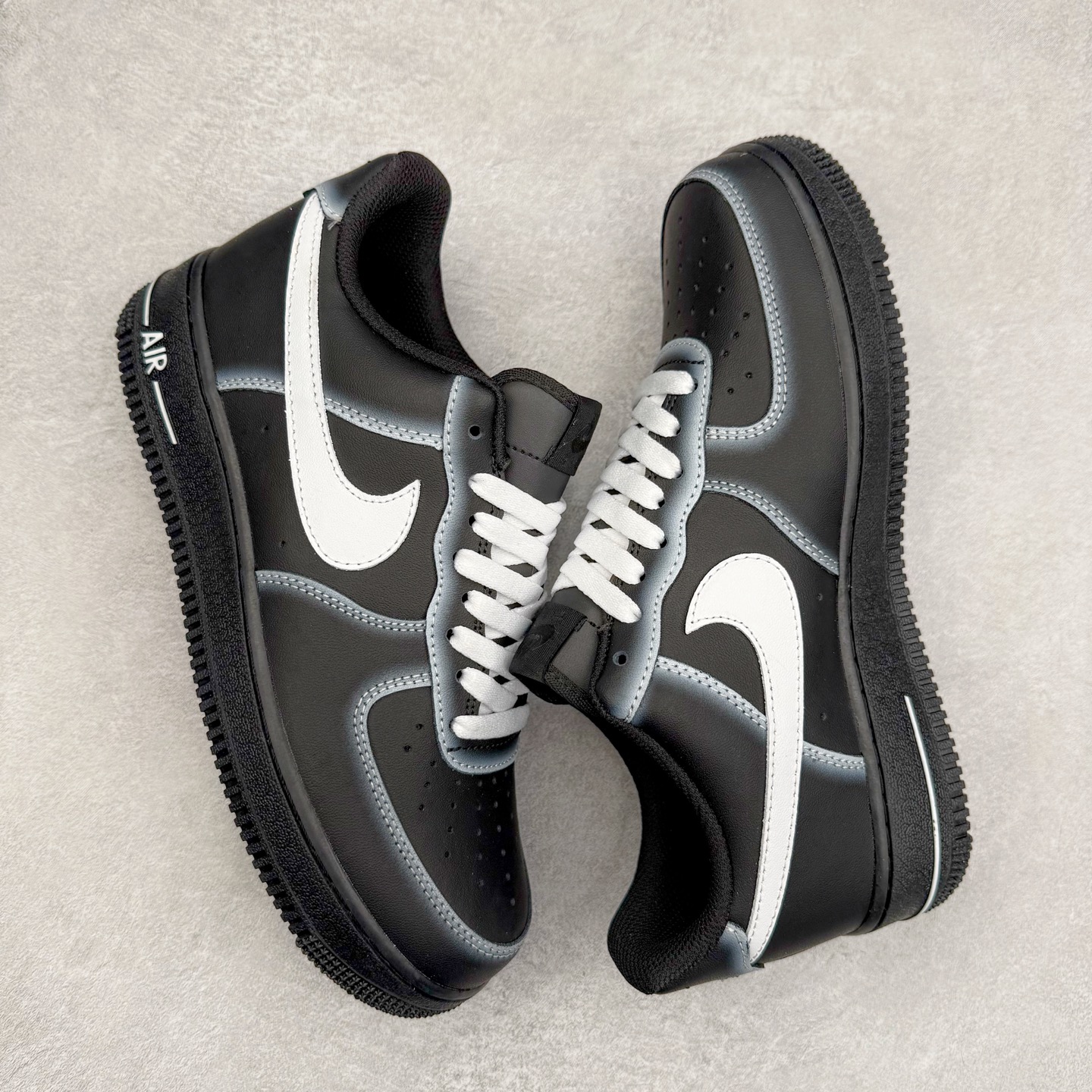 图片[3]-NK Air Force 1´07 Low 空军一号低帮百搭休闲运动板鞋 DD8959-001 柔软、弹性十足的缓震性能和出色的中底设计 横跨复古与现代的外型结合 造就出风靡全球 三十多年的Force 1 直到今天还深受青睐 实拍调校N版已经零色差零失真 百分百还原实物色彩所见即所得 不存在货不对板色差等低级问题 选购参考实物拍摄 不混卖不参货 只用心做好货严格选品 承诺混一赔十 尺码：36 36.5 37.5 38 38.5 39 40 40.5 41 42 42.5 43 44 44.5 45-选品中心