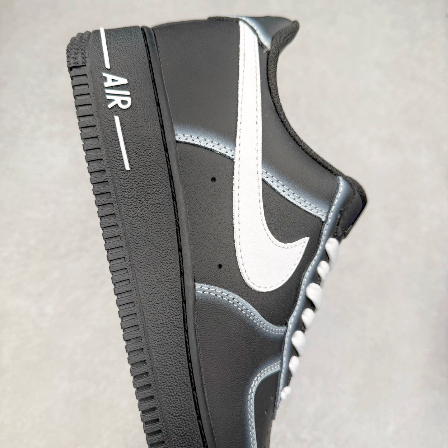 图片[6]-NK Air Force 1´07 Low 空军一号低帮百搭休闲运动板鞋 DD8959-001 柔软、弹性十足的缓震性能和出色的中底设计 横跨复古与现代的外型结合 造就出风靡全球 三十多年的Force 1 直到今天还深受青睐 实拍调校N版已经零色差零失真 百分百还原实物色彩所见即所得 不存在货不对板色差等低级问题 选购参考实物拍摄 不混卖不参货 只用心做好货严格选品 承诺混一赔十 尺码：36 36.5 37.5 38 38.5 39 40 40.5 41 42 42.5 43 44 44.5 45-选品中心