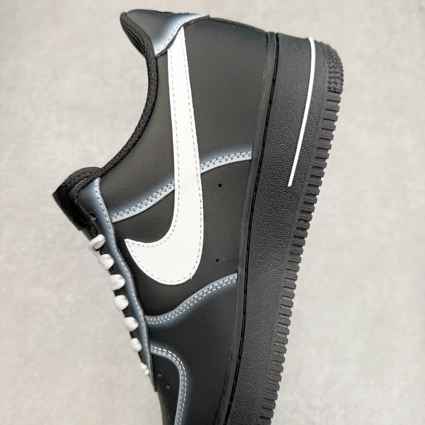 图片[7]-NK Air Force 1´07 Low 空军一号低帮百搭休闲运动板鞋 DD8959-001 柔软、弹性十足的缓震性能和出色的中底设计 横跨复古与现代的外型结合 造就出风靡全球 三十多年的Force 1 直到今天还深受青睐 实拍调校N版已经零色差零失真 百分百还原实物色彩所见即所得 不存在货不对板色差等低级问题 选购参考实物拍摄 不混卖不参货 只用心做好货严格选品 承诺混一赔十 尺码：36 36.5 37.5 38 38.5 39 40 40.5 41 42 42.5 43 44 44.5 45-选品中心