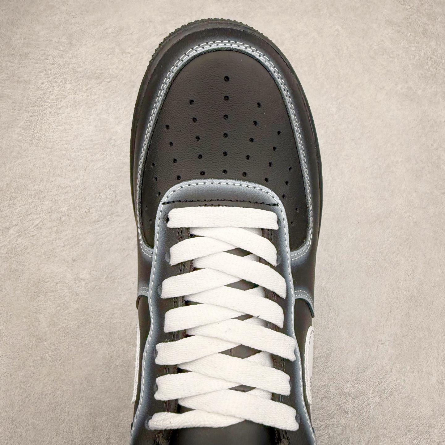 图片[4]-NK Air Force 1´07 Low 空军一号低帮百搭休闲运动板鞋 DD8959-001 柔软、弹性十足的缓震性能和出色的中底设计 横跨复古与现代的外型结合 造就出风靡全球 三十多年的Force 1 直到今天还深受青睐 实拍调校N版已经零色差零失真 百分百还原实物色彩所见即所得 不存在货不对板色差等低级问题 选购参考实物拍摄 不混卖不参货 只用心做好货严格选品 承诺混一赔十 尺码：36 36.5 37.5 38 38.5 39 40 40.5 41 42 42.5 43 44 44.5 45-选品中心