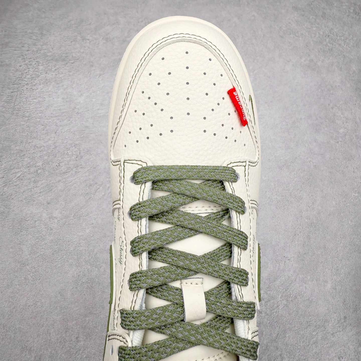 图片[4]-NK Dunk Low 定制配色 XS6089-553 大厂出品 极力推荐 原装头层材料 独家版型蒸餾加工帶來的是更好的视觉和脚感体验大厂纯原品质出货 清洁度 电绣工艺 皮料切割干净无任何毛边 细节完美 实拍调校N版已经零色差零失真 百分百还原实物色彩所见即所得 不存在货不对板色差等低级问题 选购参考实物拍摄 不混卖不参货 只用心做好货严格选品 承诺混一赔十 尺码：36 36.5 37.5 38 38.5 39 40 40.5 41 42 42.5 43 44 44.5 45-选品中心