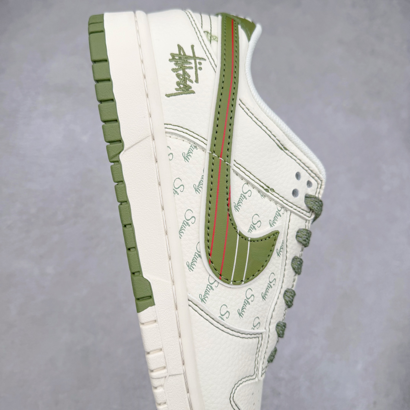 图片[6]-NK Dunk Low 定制配色 XS6089-553 大厂出品 极力推荐 原装头层材料 独家版型蒸餾加工帶來的是更好的视觉和脚感体验大厂纯原品质出货 清洁度 电绣工艺 皮料切割干净无任何毛边 细节完美 实拍调校N版已经零色差零失真 百分百还原实物色彩所见即所得 不存在货不对板色差等低级问题 选购参考实物拍摄 不混卖不参货 只用心做好货严格选品 承诺混一赔十 尺码：36 36.5 37.5 38 38.5 39 40 40.5 41 42 42.5 43 44 44.5 45-选品中心