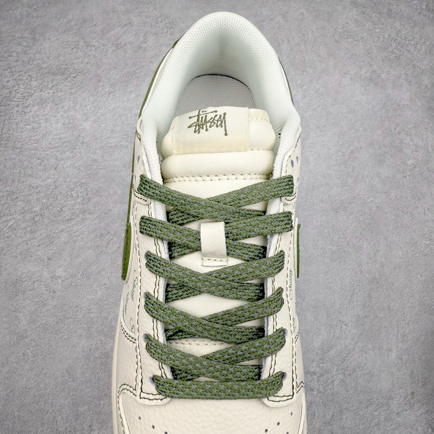 图片[5]-NK Dunk Low 定制配色 XS6089-553 大厂出品 极力推荐 原装头层材料 独家版型蒸餾加工帶來的是更好的视觉和脚感体验大厂纯原品质出货 清洁度 电绣工艺 皮料切割干净无任何毛边 细节完美 实拍调校N版已经零色差零失真 百分百还原实物色彩所见即所得 不存在货不对板色差等低级问题 选购参考实物拍摄 不混卖不参货 只用心做好货严格选品 承诺混一赔十 尺码：36 36.5 37.5 38 38.5 39 40 40.5 41 42 42.5 43 44 44.5 45-选品中心