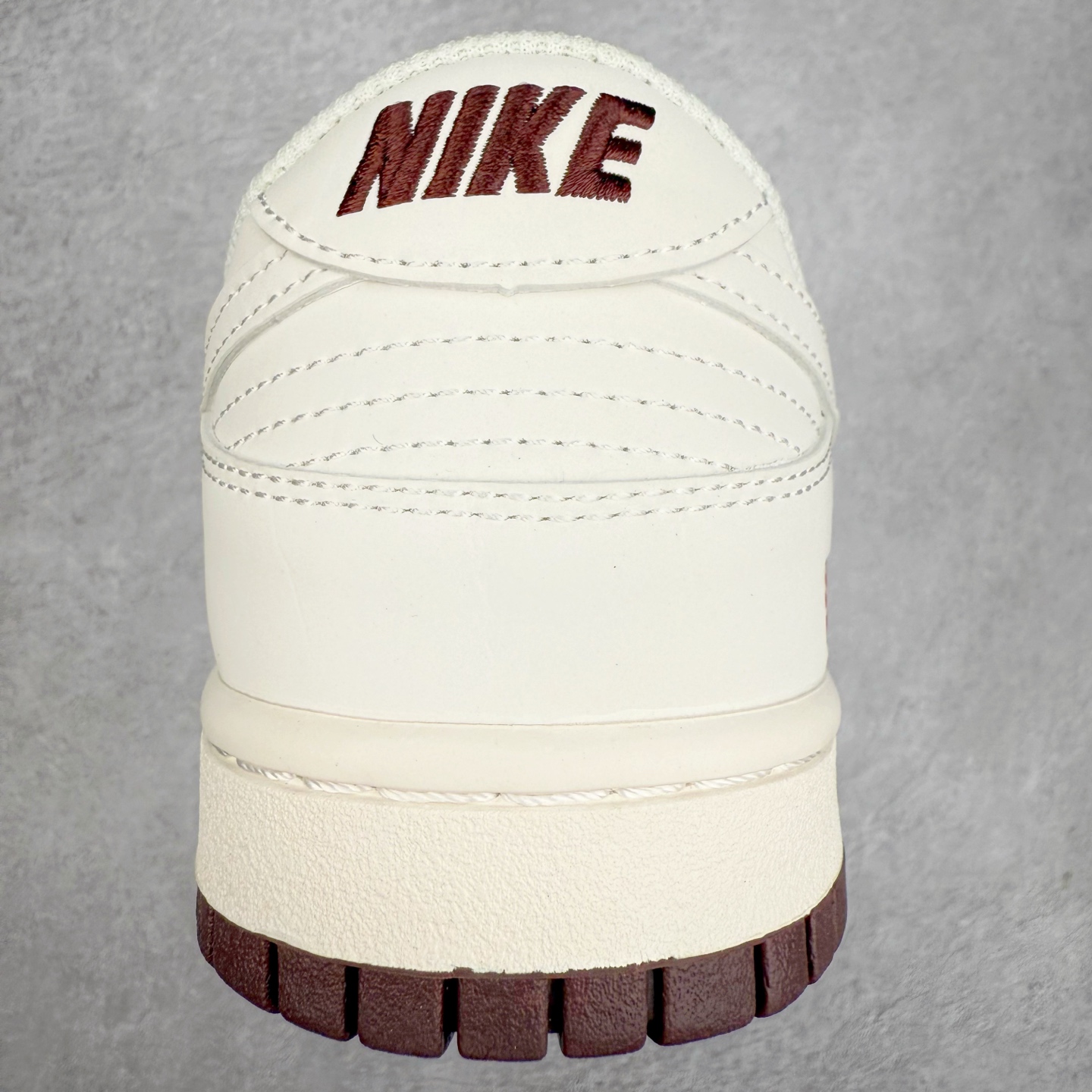 图片[8]-NK Dunk Low 定制配色 BB8657-106 大厂出品 极力推荐 原装头层材料 独家版型蒸餾加工帶來的是更好的视觉和脚感体验大厂纯原品质出货 清洁度 电绣工艺 皮料切割干净无任何毛边 细节完美 实拍调校N版已经零色差零失真 百分百还原实物色彩所见即所得 不存在货不对板色差等低级问题 选购参考实物拍摄 不混卖不参货 只用心做好货严格选品 承诺混一赔十 尺码：36 36.5 37.5 38 38.5 39 40 40.5 41 42 42.5 43 44 44.5 45-选品中心