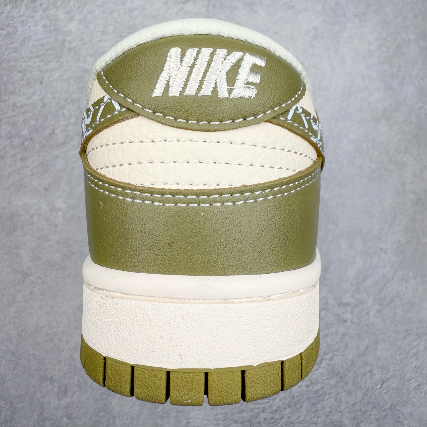 图片[8]-NK Dunk Low 定制配色 KK1333-044 大厂出品 极力推荐 原装头层材料 独家版型蒸餾加工帶來的是更好的视觉和脚感体验大厂纯原品质出货 清洁度 电绣工艺 皮料切割干净无任何毛边 细节完美 实拍调校N版已经零色差零失真 百分百还原实物色彩所见即所得 不存在货不对板色差等低级问题 选购参考实物拍摄 不混卖不参货 只用心做好货严格选品 承诺混一赔十 尺码：36 36.5 37.5 38 38.5 39 40 40.5 41 42 42.5 43 44 44.5 45-选品中心