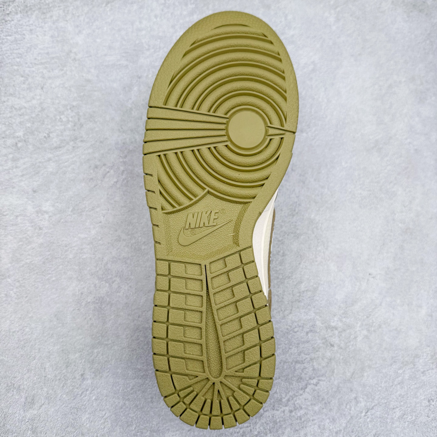 图片[9]-NK Dunk Low 定制配色 KK1333-044 大厂出品 极力推荐 原装头层材料 独家版型蒸餾加工帶來的是更好的视觉和脚感体验大厂纯原品质出货 清洁度 电绣工艺 皮料切割干净无任何毛边 细节完美 实拍调校N版已经零色差零失真 百分百还原实物色彩所见即所得 不存在货不对板色差等低级问题 选购参考实物拍摄 不混卖不参货 只用心做好货严格选品 承诺混一赔十 尺码：36 36.5 37.5 38 38.5 39 40 40.5 41 42 42.5 43 44 44.5 45-选品中心