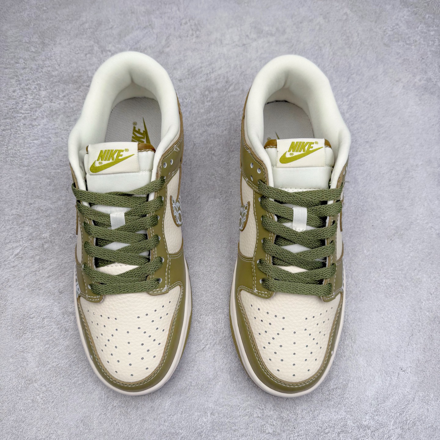 图片[2]-NK Dunk Low 定制配色 KK1333-044 大厂出品 极力推荐 原装头层材料 独家版型蒸餾加工帶來的是更好的视觉和脚感体验大厂纯原品质出货 清洁度 电绣工艺 皮料切割干净无任何毛边 细节完美 实拍调校N版已经零色差零失真 百分百还原实物色彩所见即所得 不存在货不对板色差等低级问题 选购参考实物拍摄 不混卖不参货 只用心做好货严格选品 承诺混一赔十 尺码：36 36.5 37.5 38 38.5 39 40 40.5 41 42 42.5 43 44 44.5 45-选品中心
