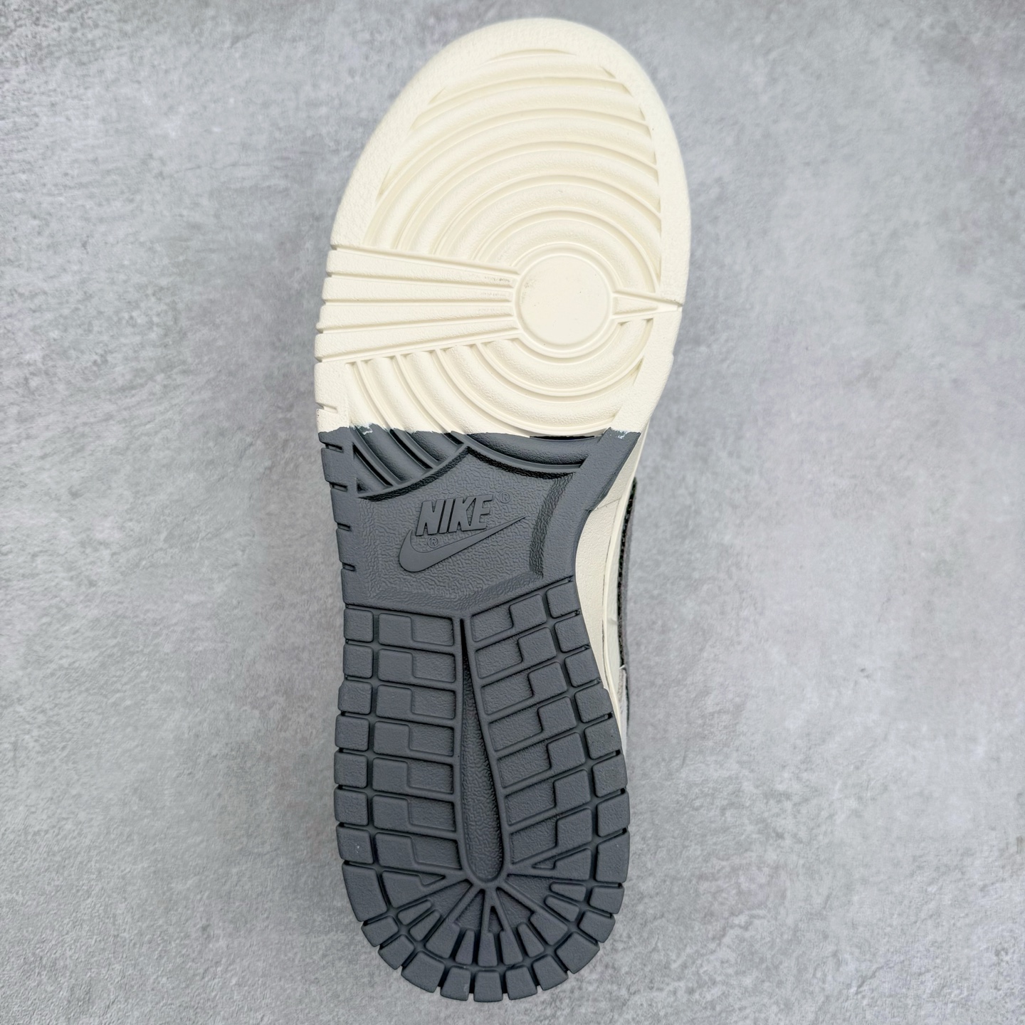 图片[9]-NK Dunk Low 定制配色 YX5066-296 大厂出品 极力推荐 原装头层材料 独家版型蒸餾加工帶來的是更好的视觉和脚感体验大厂纯原品质出货 清洁度 电绣工艺 皮料切割干净无任何毛边 细节完美 实拍调校N版已经零色差零失真 百分百还原实物色彩所见即所得 不存在货不对板色差等低级问题 选购参考实物拍摄 不混卖不参货 只用心做好货严格选品 承诺混一赔十 尺码：36 36.5 37.5 38 38.5 39 40 40.5 41 42 42.5 43 44 44.5 45-选品中心