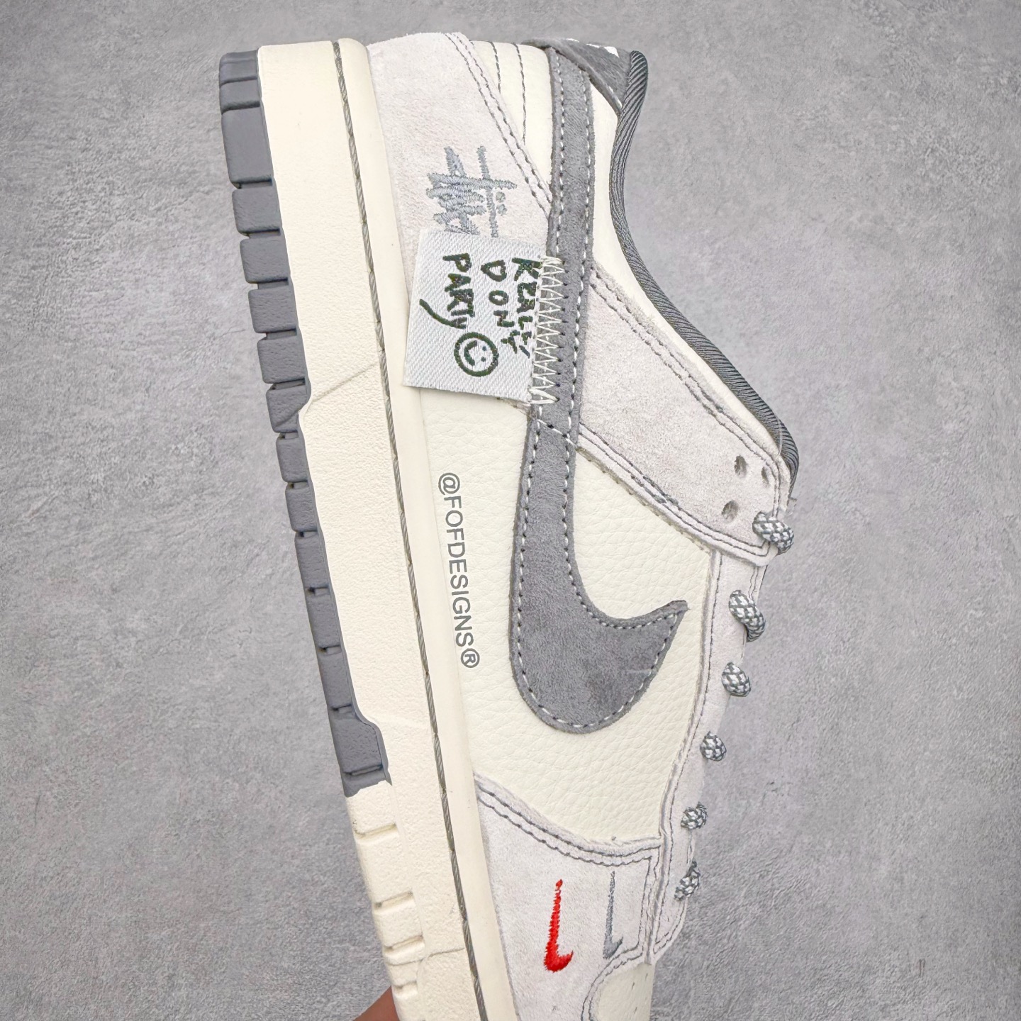 图片[6]-NK Dunk Low 定制配色 YX5066-296 大厂出品 极力推荐 原装头层材料 独家版型蒸餾加工帶來的是更好的视觉和脚感体验大厂纯原品质出货 清洁度 电绣工艺 皮料切割干净无任何毛边 细节完美 实拍调校N版已经零色差零失真 百分百还原实物色彩所见即所得 不存在货不对板色差等低级问题 选购参考实物拍摄 不混卖不参货 只用心做好货严格选品 承诺混一赔十 尺码：36 36.5 37.5 38 38.5 39 40 40.5 41 42 42.5 43 44 44.5 45-选品中心