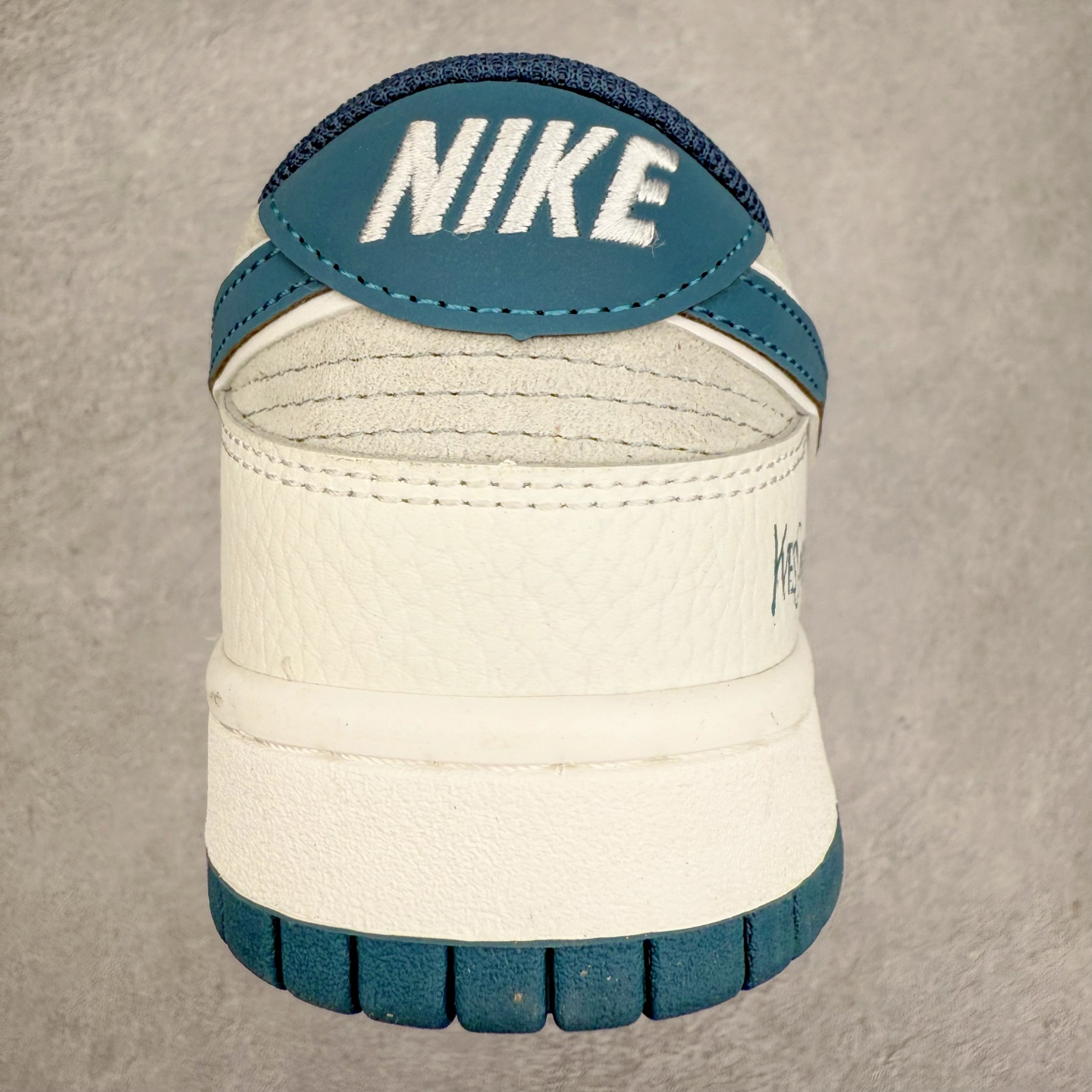 图片[8]-＃福利特价 NK Dunk Low 定制配色 大厂出品 极力推荐 原装头层材料 独家版型蒸餾加工帶來的是更好的视觉和脚感体验大厂纯原品质出货 清洁度 电绣工艺 皮料切割干净无任何毛边 细节完美 实拍调校N版已经零色差零失真 百分百还原实物色彩所见即所得 不存在货不对板色差等低级问题 选购参考实物拍摄 不混卖不参货 只用心做好货严格选品 承诺混一赔十 尺码：36 36.5 37.5 38 38.5 39 40 40.5 41 42 42.5 43 44 44.5 45-选品中心