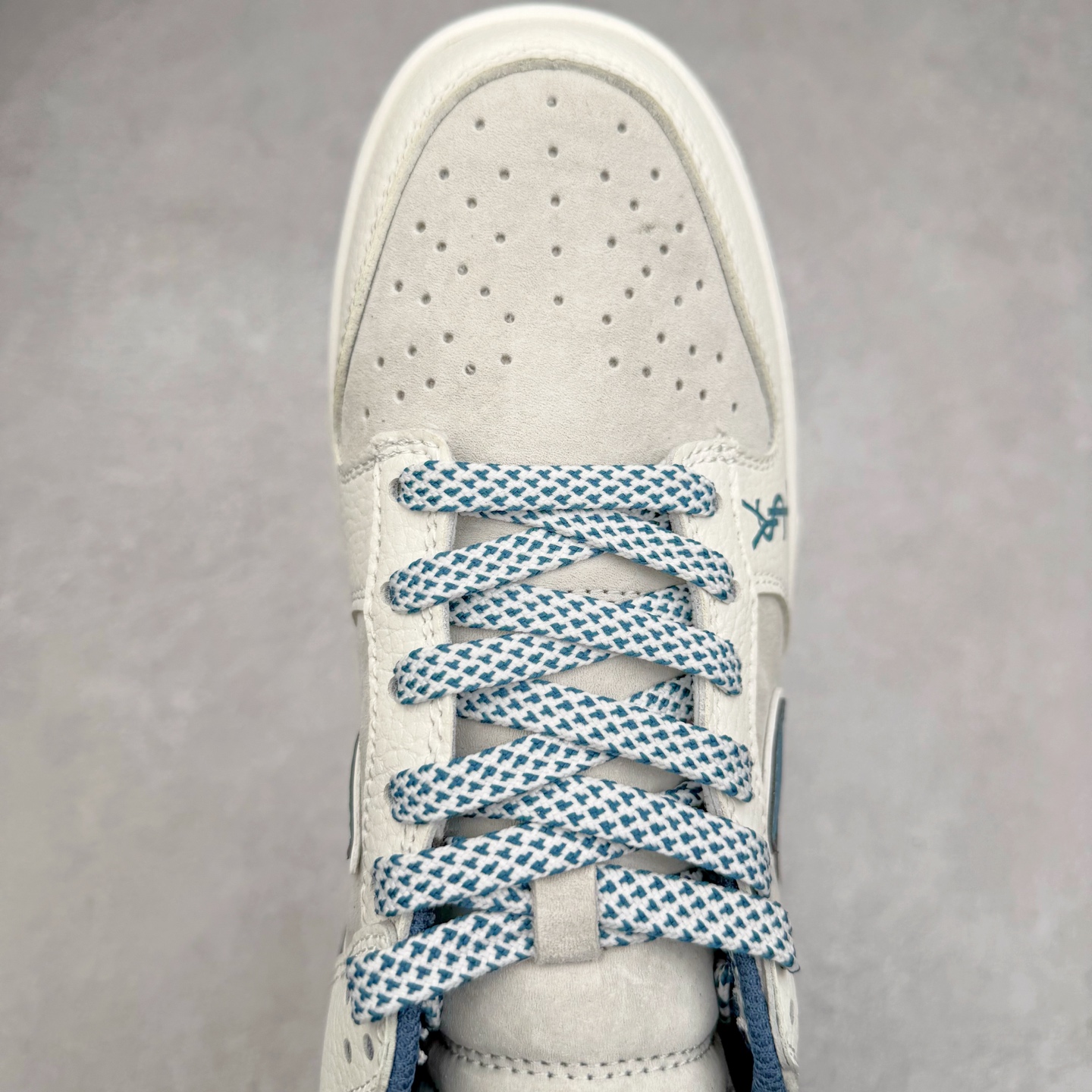 图片[4]-＃福利特价 NK Dunk Low 定制配色 大厂出品 极力推荐 原装头层材料 独家版型蒸餾加工帶來的是更好的视觉和脚感体验大厂纯原品质出货 清洁度 电绣工艺 皮料切割干净无任何毛边 细节完美 实拍调校N版已经零色差零失真 百分百还原实物色彩所见即所得 不存在货不对板色差等低级问题 选购参考实物拍摄 不混卖不参货 只用心做好货严格选品 承诺混一赔十 尺码：36 36.5 37.5 38 38.5 39 40 40.5 41 42 42.5 43 44 44.5 45-选品中心