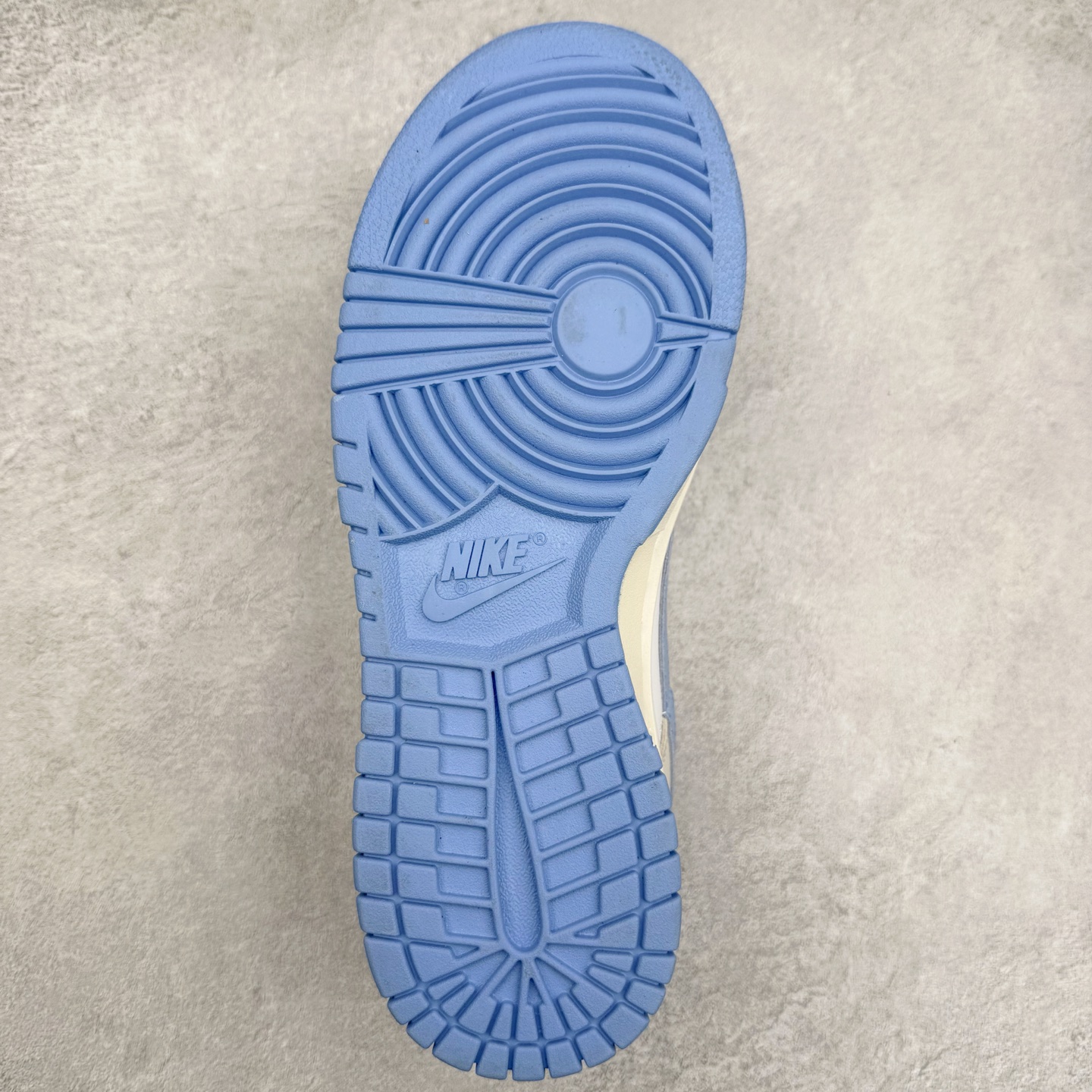 图片[9]-＃福利特价 NK Dunk Low 定制配色 大厂出品 极力推荐 原装头层材料 独家版型蒸餾加工帶來的是更好的视觉和脚感体验大厂纯原品质出货 清洁度 电绣工艺 皮料切割干净无任何毛边 细节完美 实拍调校N版已经零色差零失真 百分百还原实物色彩所见即所得 不存在货不对板色差等低级问题 选购参考实物拍摄 不混卖不参货 只用心做好货严格选品 承诺混一赔十 尺码：36 36.5 37.5 38 38.5 39 40 40.5 41 42 42.5 43 44 44.5 45-选品中心