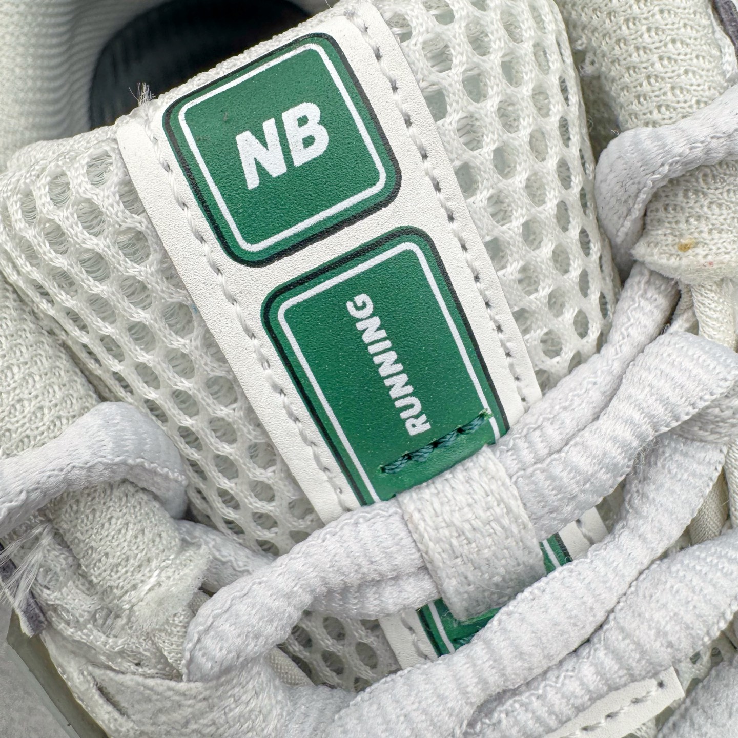 图片[13]-＃M纯原 New Balance M1906RGP 灰白绿 NB新百伦潮流复古织物皮革减震防滑耐磨轻便低帮跑步鞋 原档数据独立私模大底 唯一正确六层组合大底 RB前软后硬 百分百还原原鞋脚感 基于市场现有版本全新升级调整 NB市场最强产物 全网最全配色加持 全套原楦原纸板原厂数据开发 全鞋电脑针车加持 原厂网布 原装进口头层翻毛皮料正确绒感卡色 正确中底拉帮中底网布细节 一比一手工擦旧效果 冲裁组合 匠心打造 耗时两个月开发完成 工艺极其复杂难度可想而知 高端零售专供产物 尺码：36 37 37.5 38 38.5 39.5 40 40.5 41.5 42 42.5 43 44 44.5 45 45.5 46.5 47-选品中心